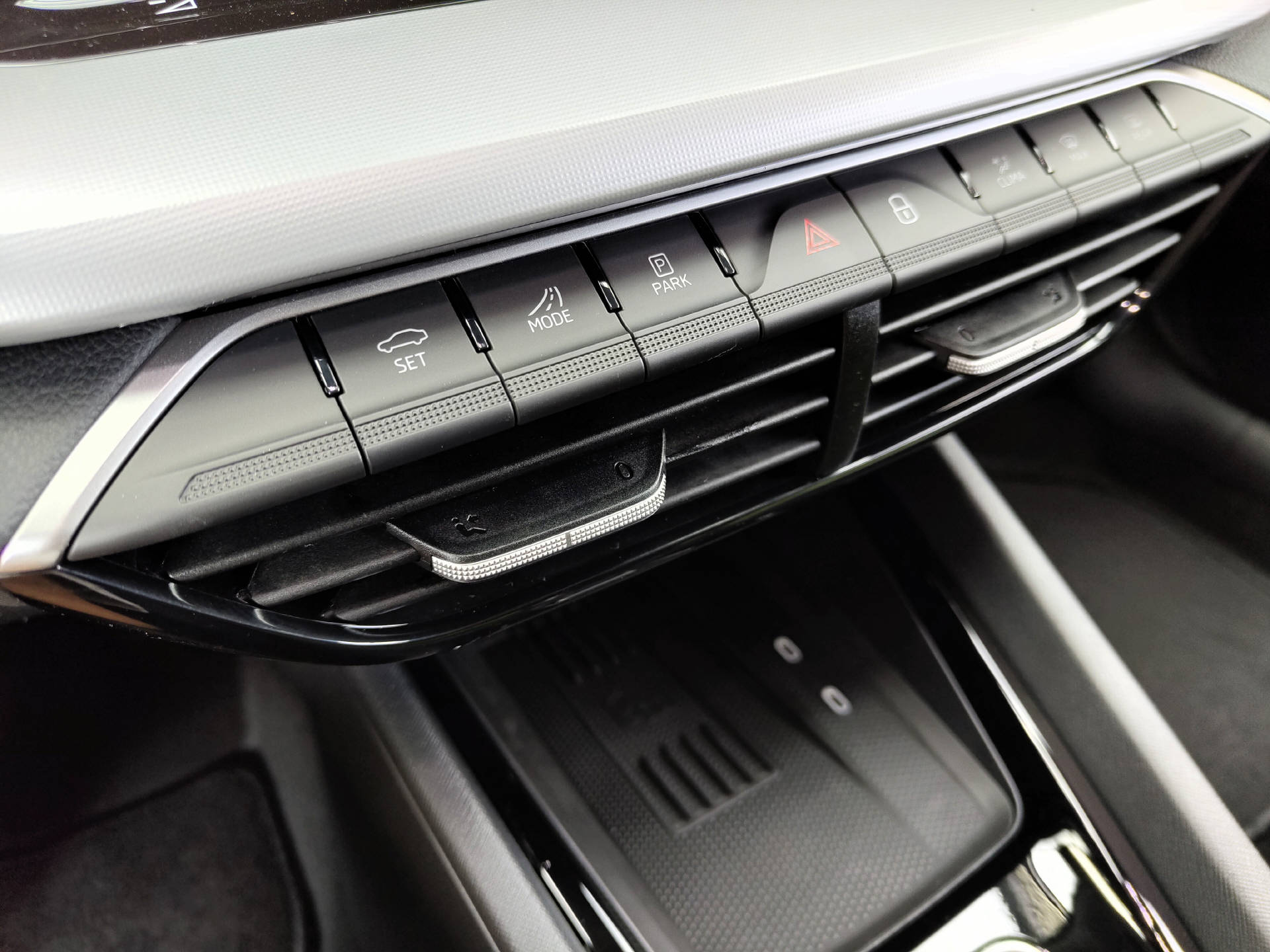 SKODA Octavia Combi 2.0 TSI Selection 4x4 DSG-image-9