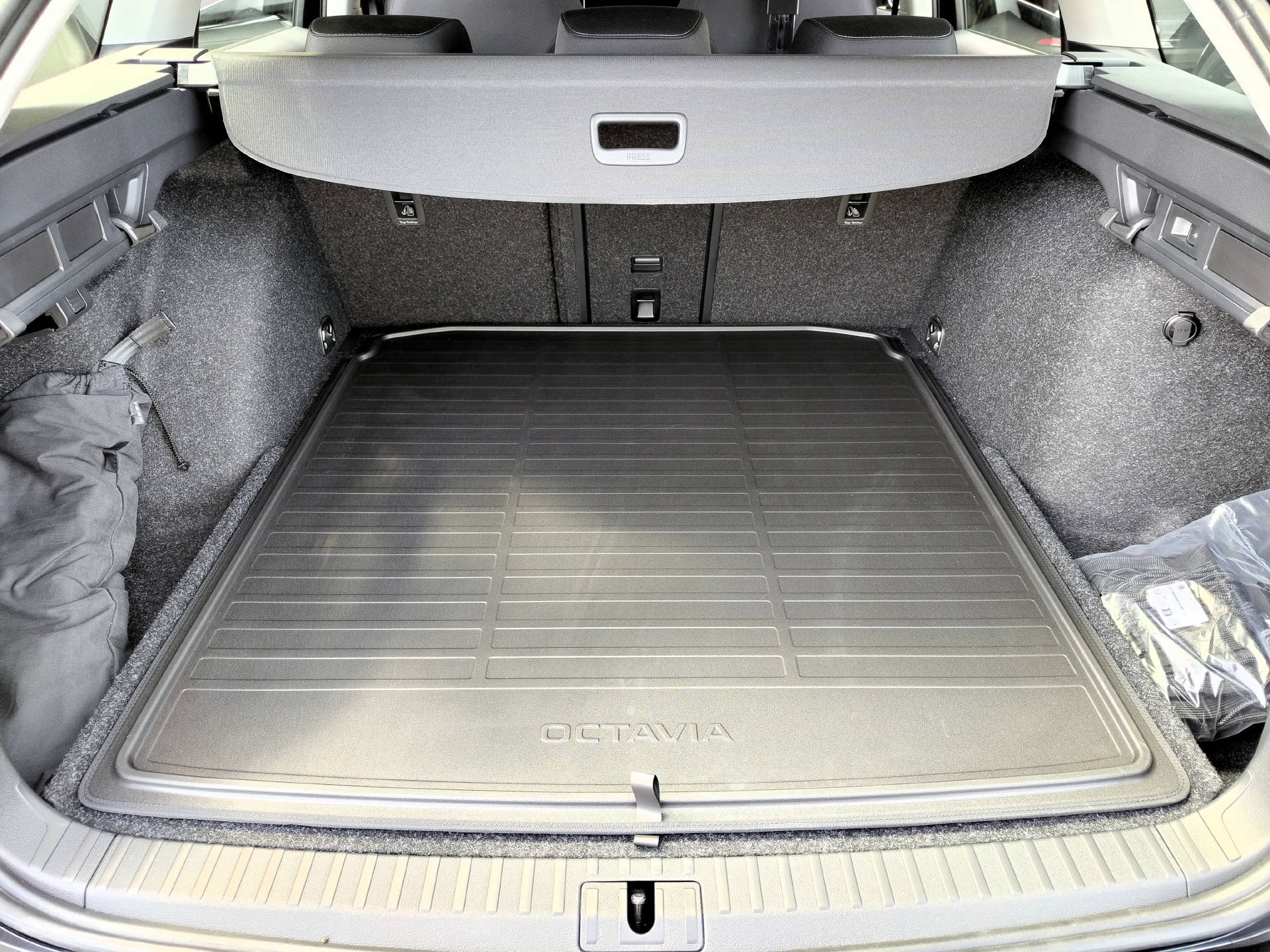 SKODA Octavia Combi 2.0 TSI Selection 4x4 DSG-image-14