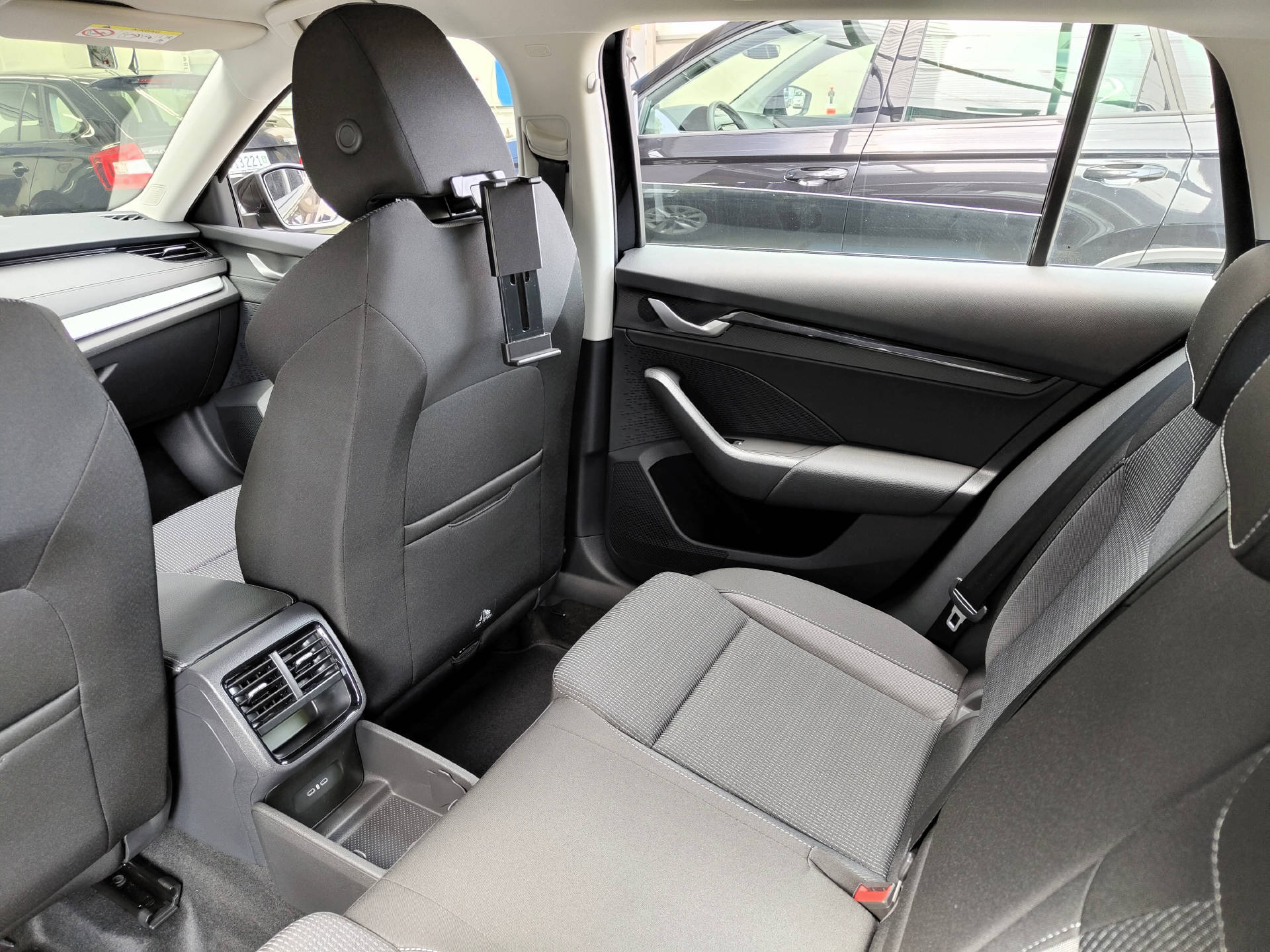 SKODA Octavia Combi 2.0 TSI Selection 4x4 DSG-image-12