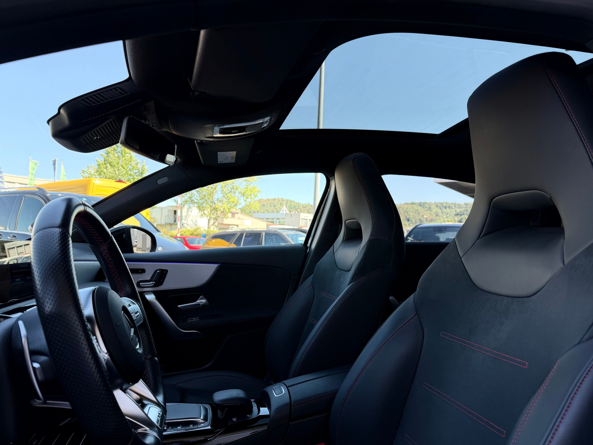 MERCEDES-BENZ A 35 AMG 4Matic Speedshift AMG-Sport-Paket Black II-image-5
