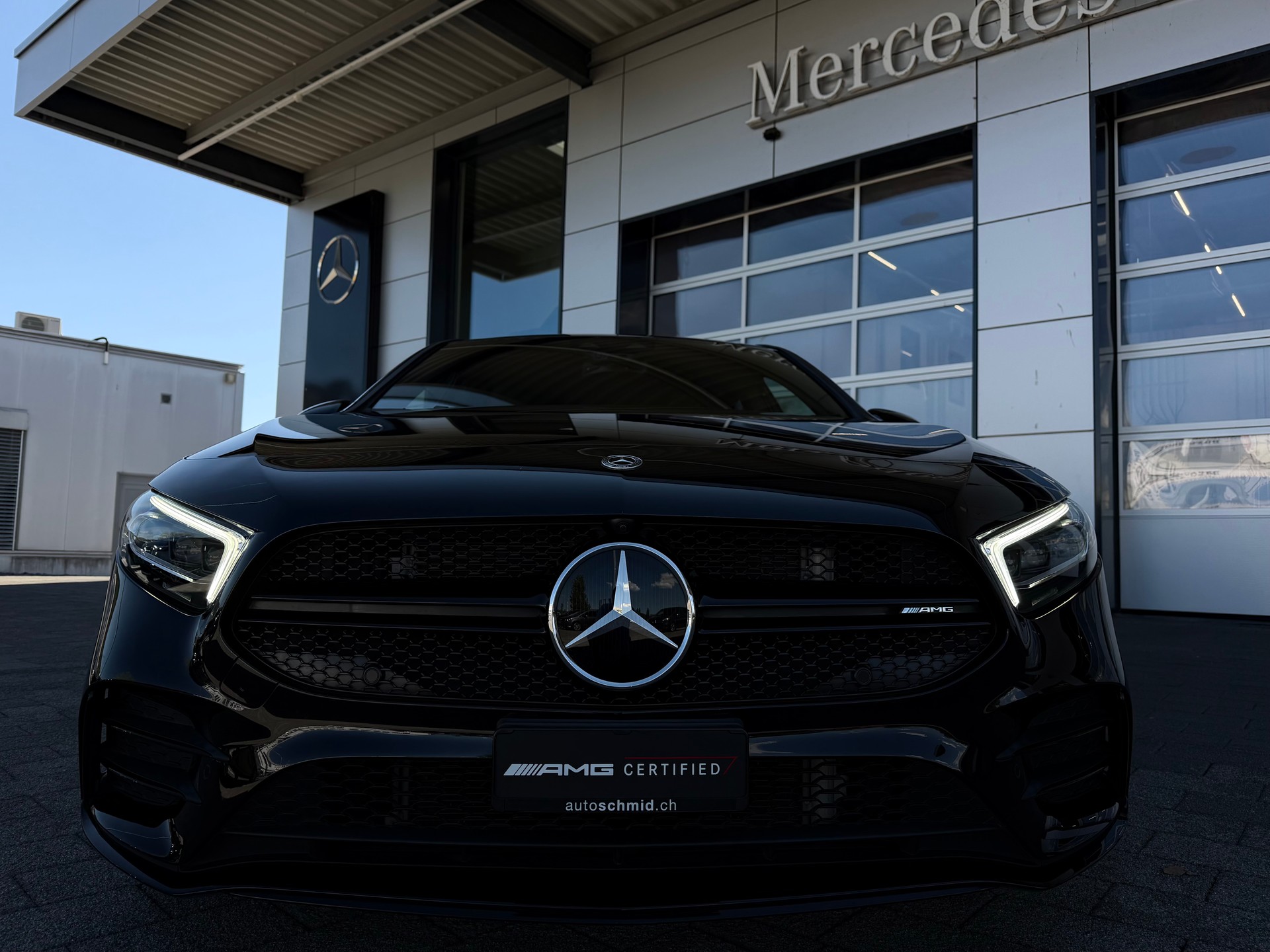 MERCEDES-BENZ A 35 AMG 4Matic Speedshift AMG-Sport-Paket Black II-showroom-element-3