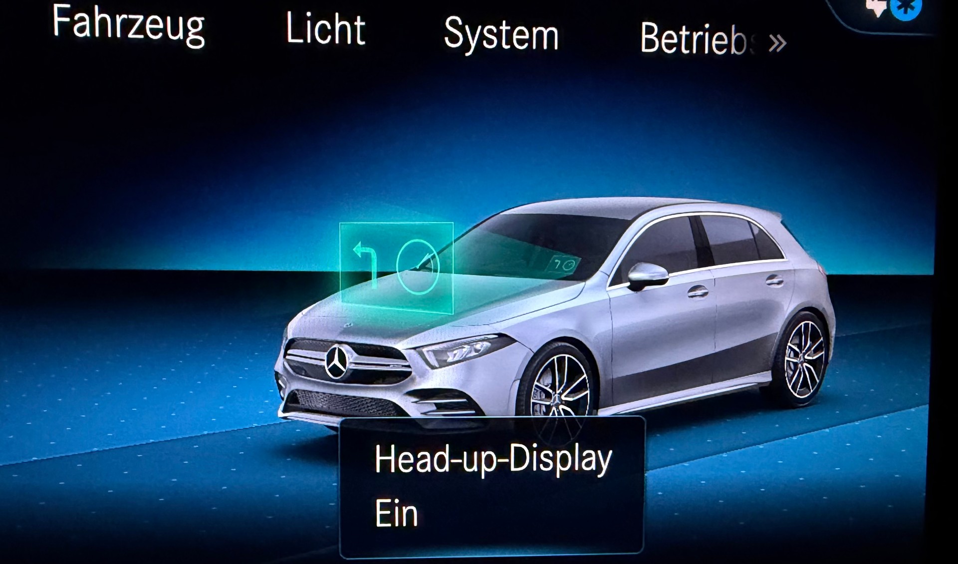 MERCEDES-BENZ A 35 AMG 4Matic Speedshift AMG-Sport-Paket Black II-image-23
