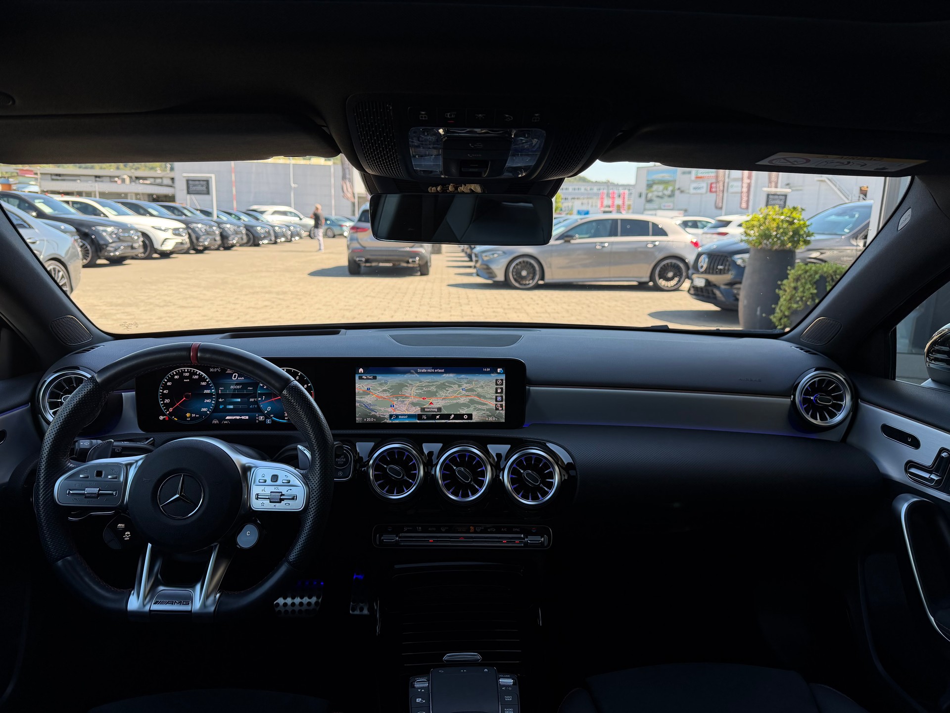 MERCEDES-BENZ A 35 AMG 4Matic Speedshift AMG-Sport-Paket Black II-image-4