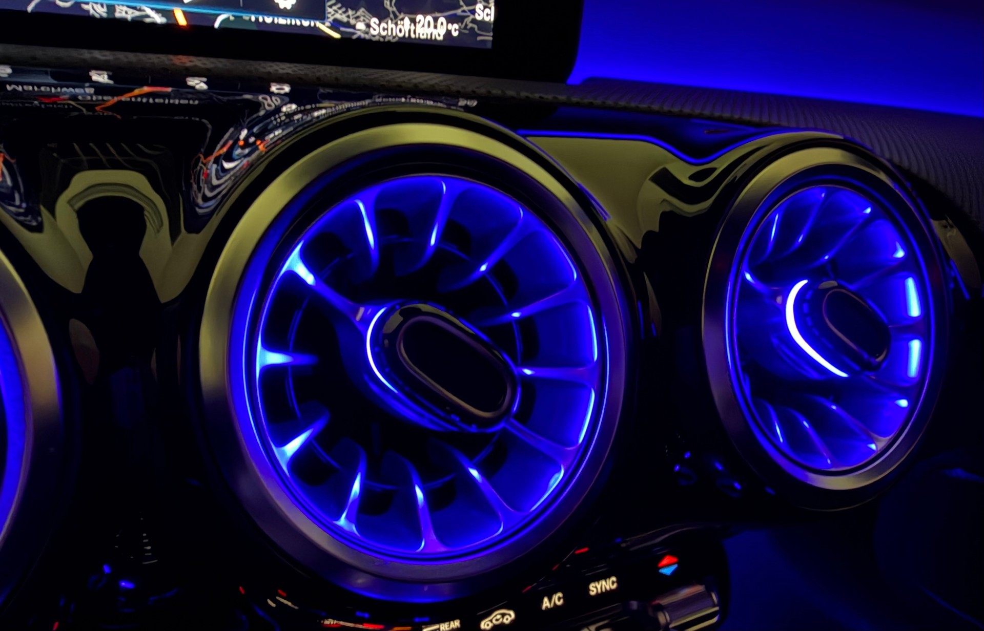 MERCEDES-BENZ A 35 AMG 4Matic Speedshift AMG-Sport-Paket Black II-image-21