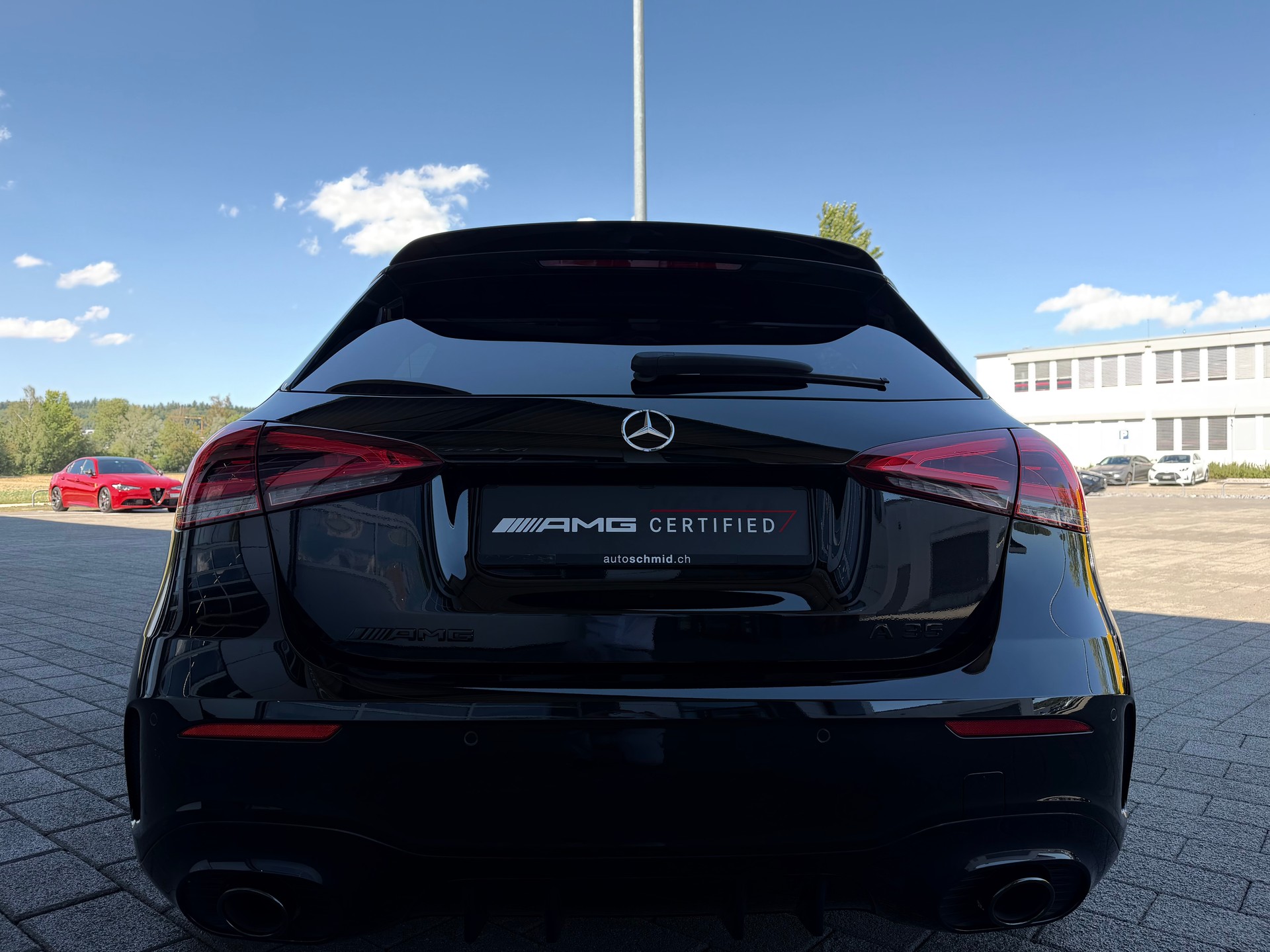 MERCEDES-BENZ A 35 AMG 4Matic Speedshift AMG-Sport-Paket Black II-showroom-element-2