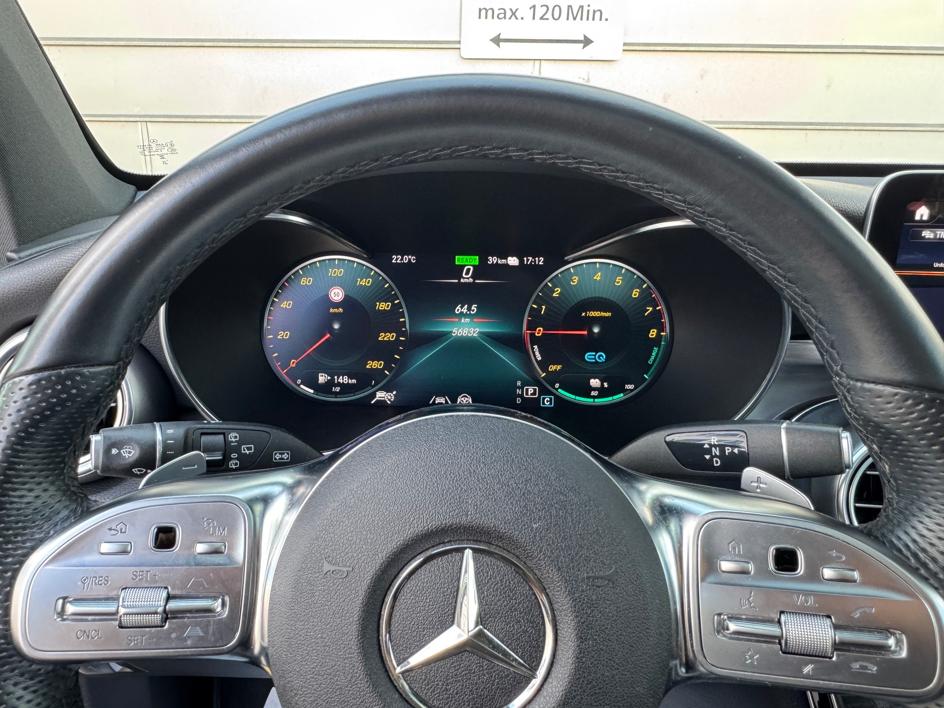 MERCEDES-BENZ GLC 300 e AMG Line 4Matic 9G-Tronic-image-10