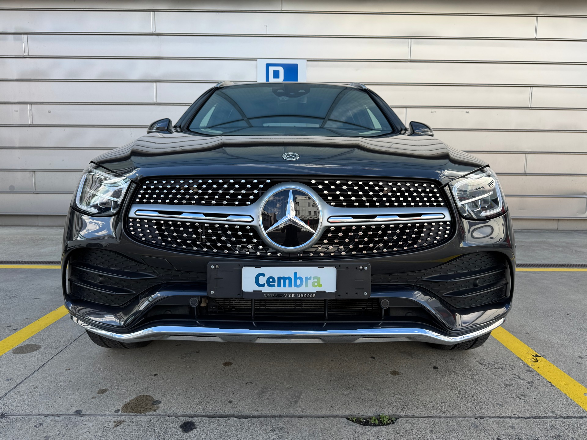 MERCEDES-BENZ GLC 300 e AMG Line 4Matic 9G-Tronic-image-2