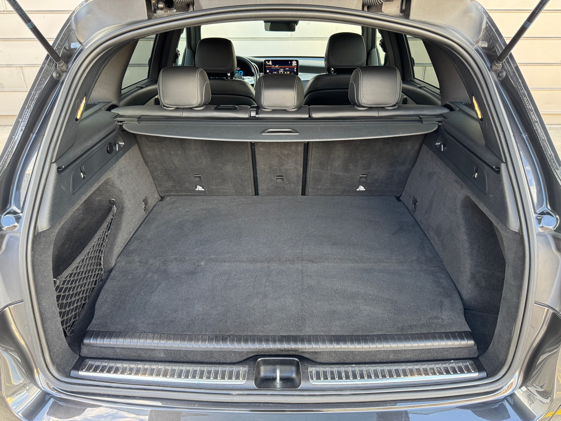 MERCEDES-BENZ GLC 300 e AMG Line 4Matic 9G-Tronic-image-7