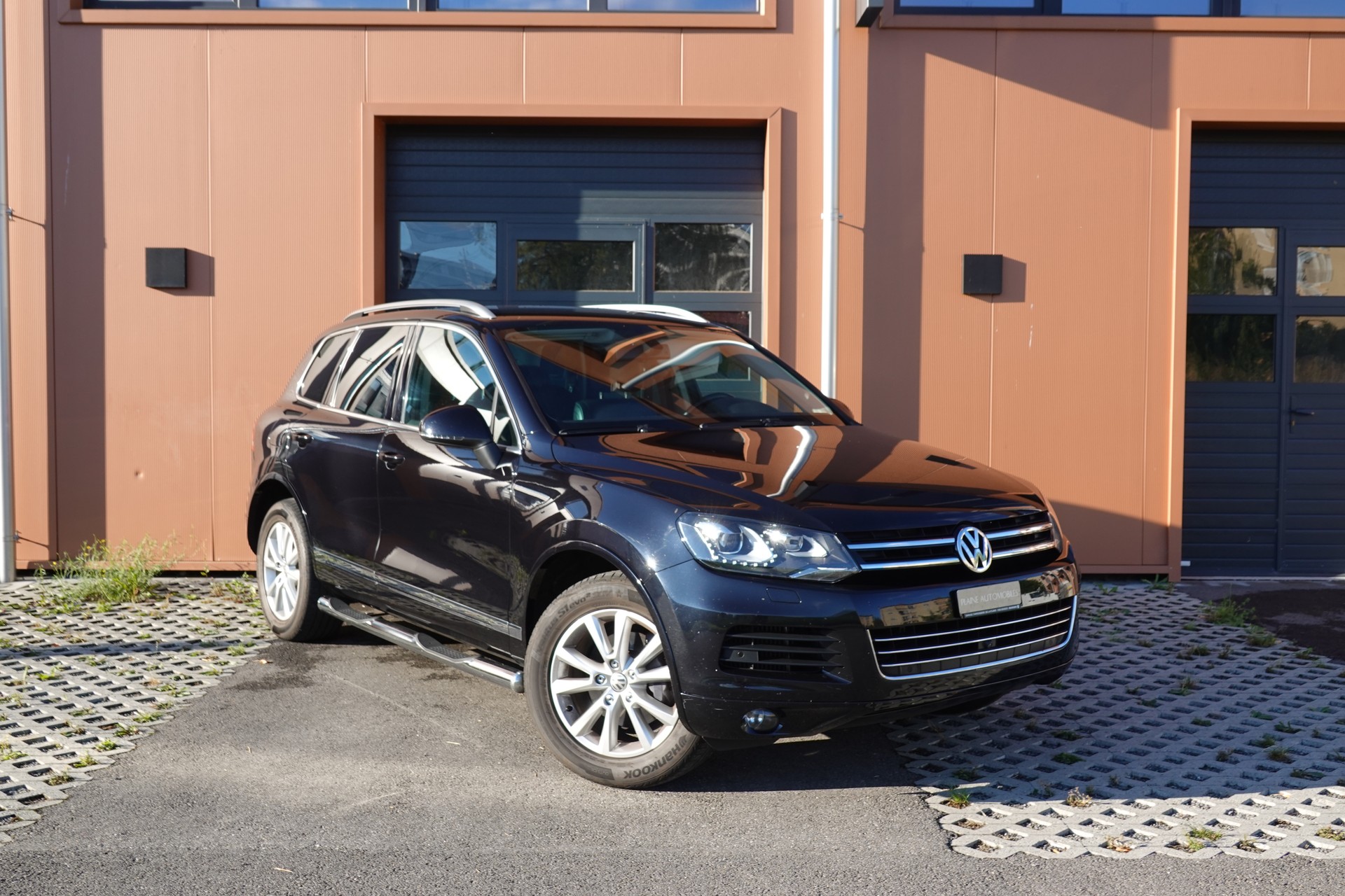VW Touareg 3.0 TDI Tiptronic "*Véhicule Suisse * Attelage 3500 kg * Pack Confort* Interieur Cuir * Caméra 360 *"-image-0