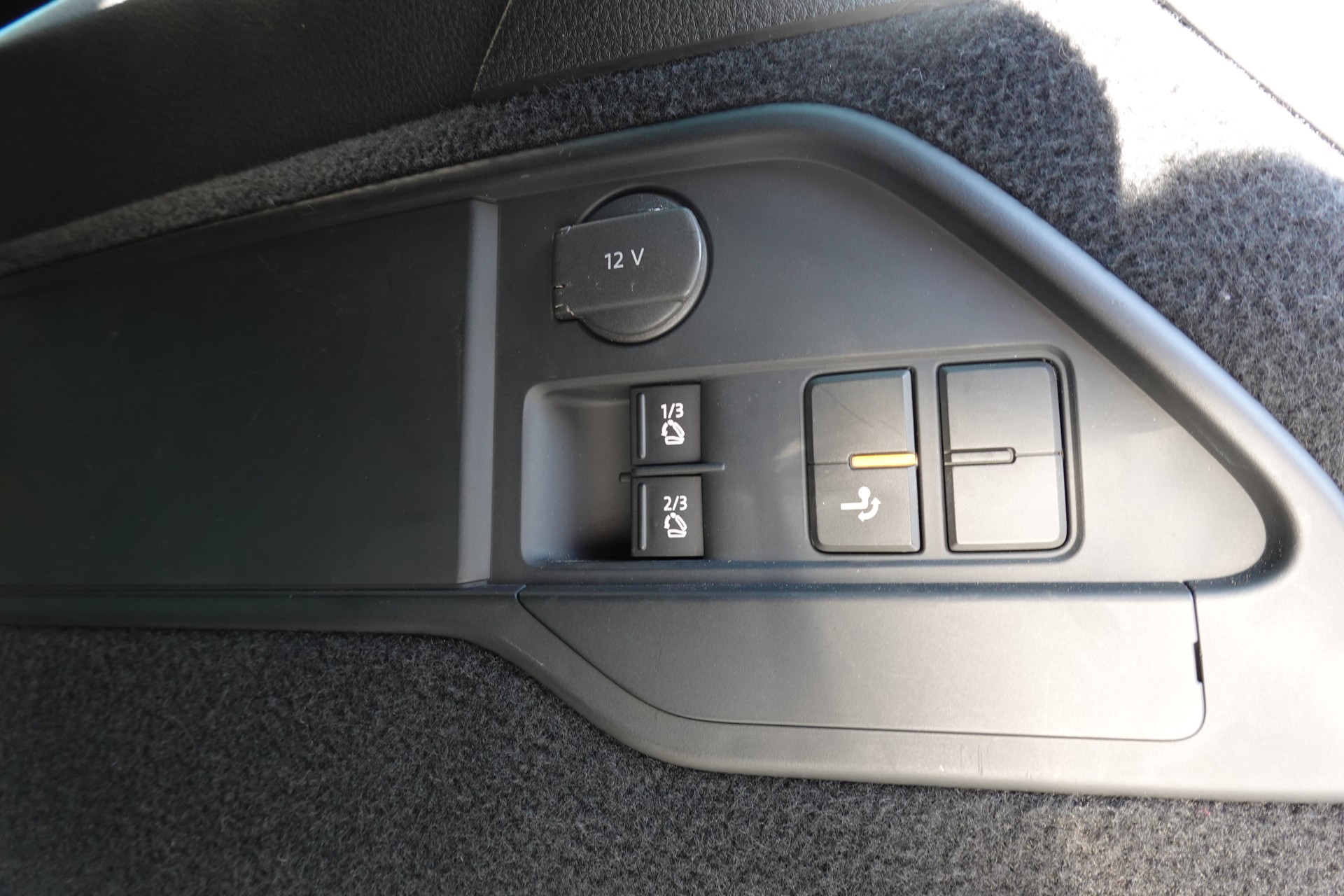 VW Touareg 3.0 TDI Tiptronic "*Véhicule Suisse * Attelage 3500 kg * Pack Confort* Interieur Cuir * Caméra 360 *"-image-21