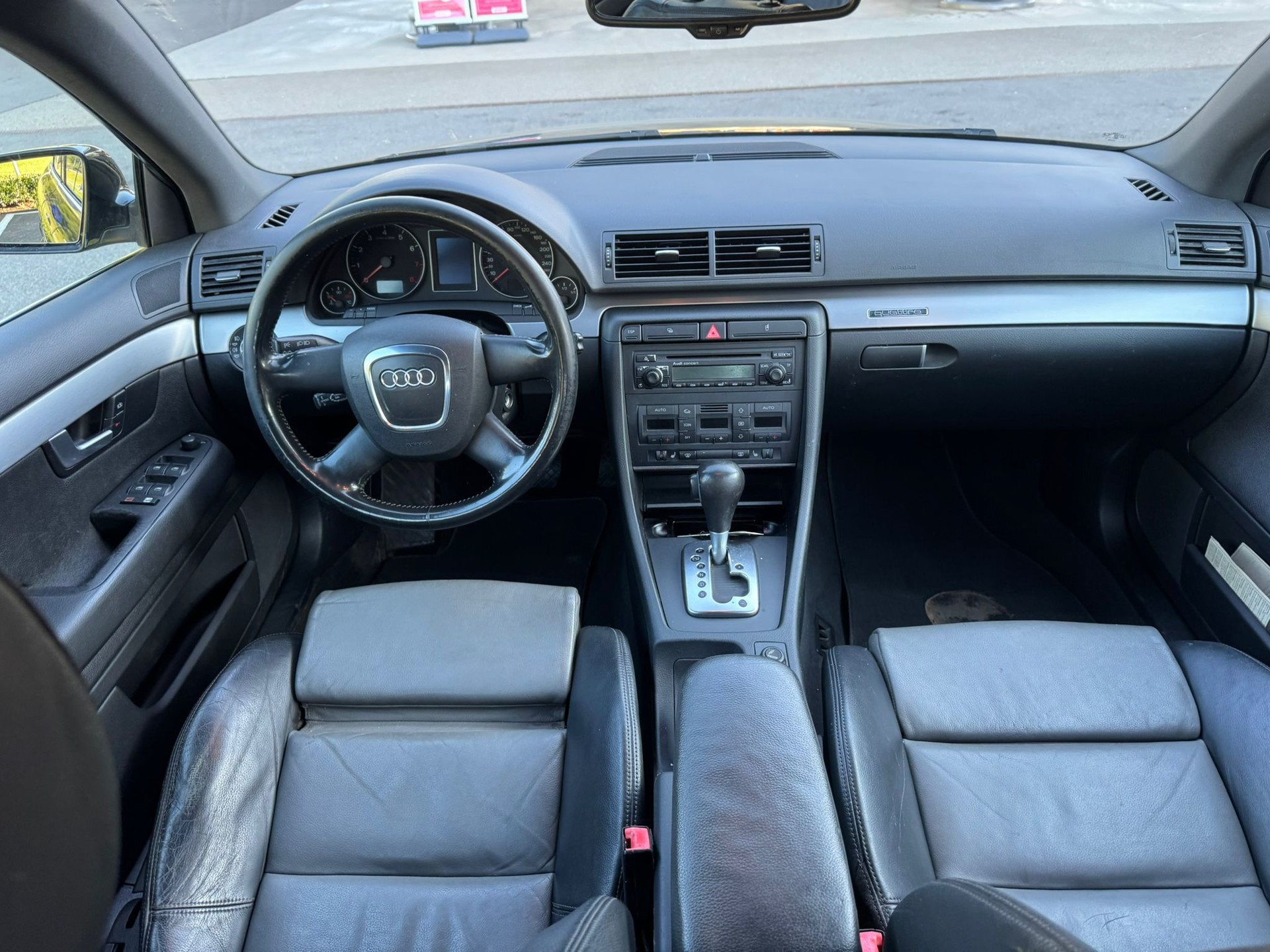 AUDI A4 Avant 2.0 Turbo FSI quattro-image-8