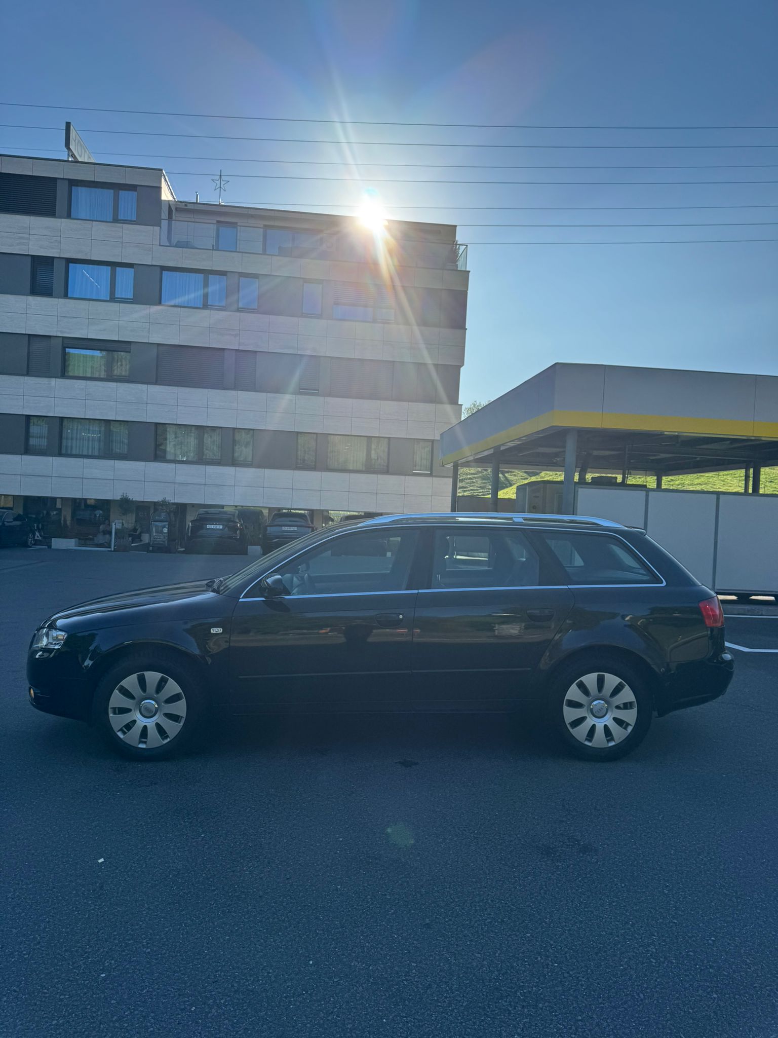 AUDI A4 Avant 2.0 Turbo FSI quattro-image-3