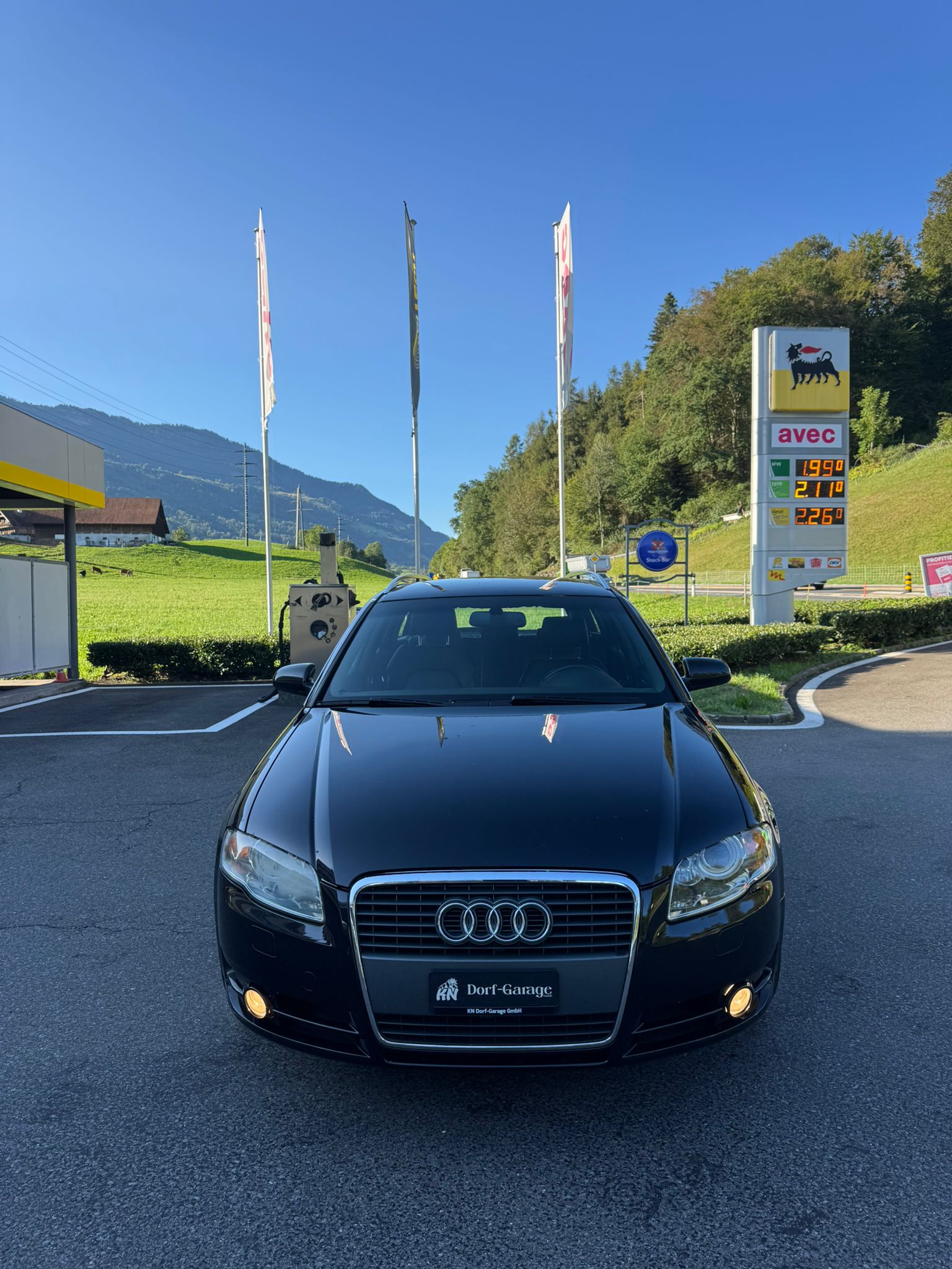 AUDI A4 Avant 2.0 Turbo FSI quattro-image-1
