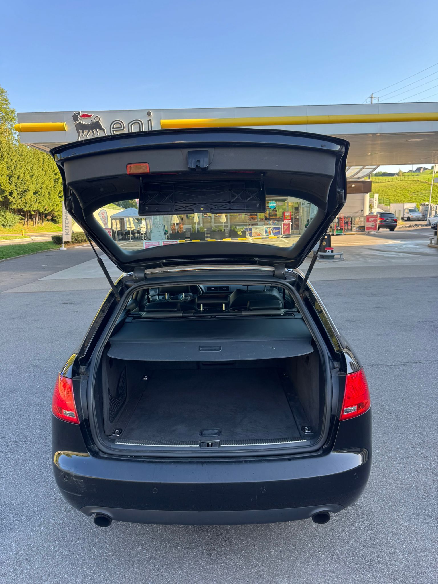 AUDI A4 Avant 2.0 Turbo FSI quattro-image-13