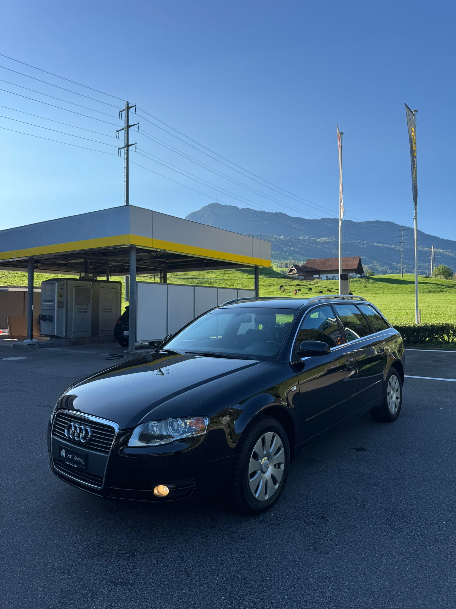 AUDI A4 Avant 2.0 Turbo FSI quattro-image-2