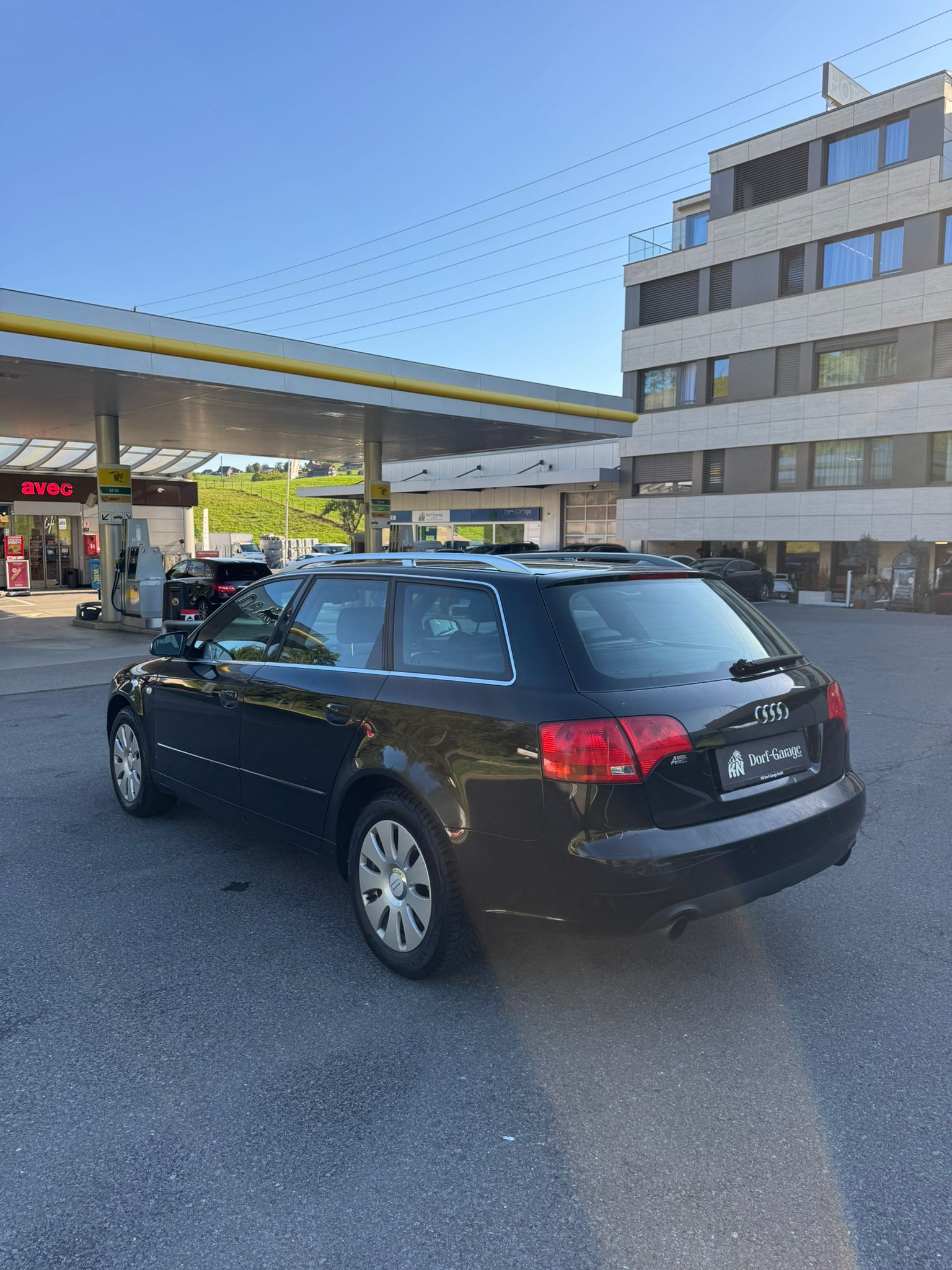 AUDI A4 Avant 2.0 Turbo FSI quattro-image-4