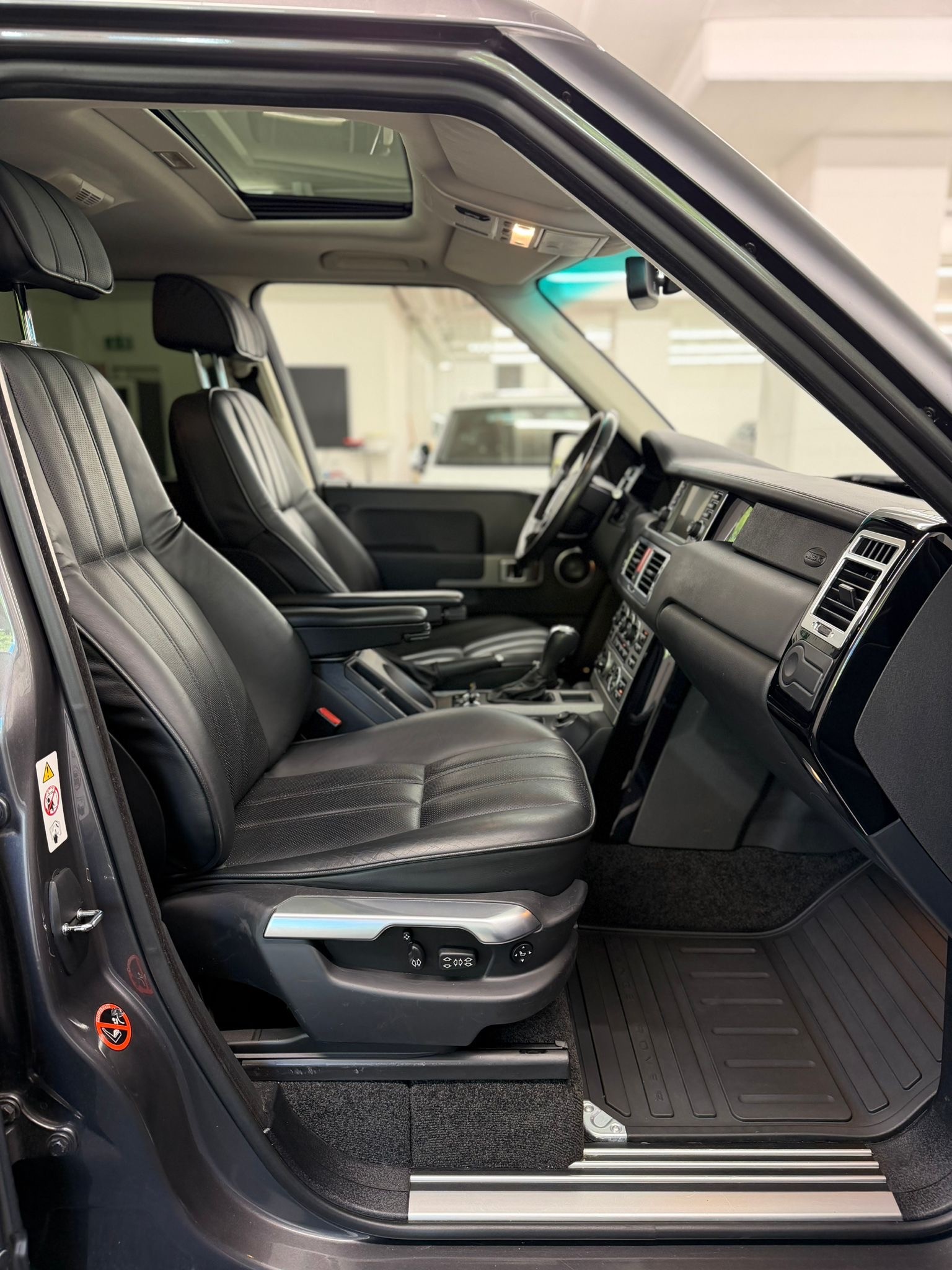 LAND ROVER Range Rover 4.2 V8 SC SUPERCHARGED-image-23