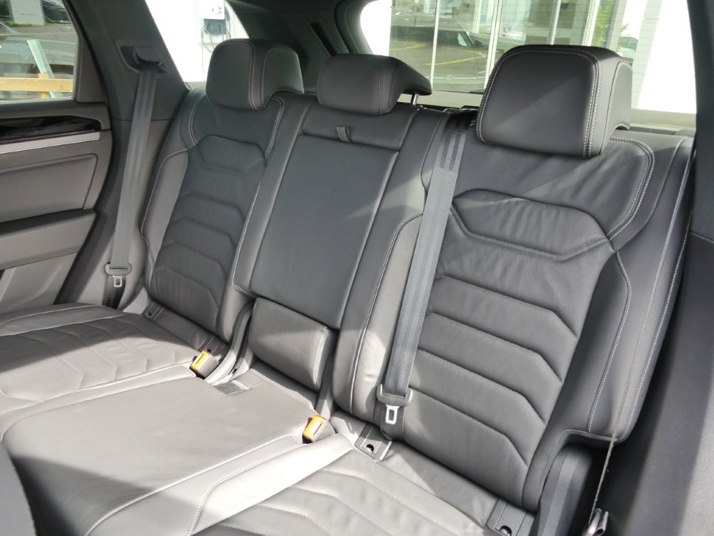 VW Touareg 3.0 TDI R Line Tiptronic-image-11