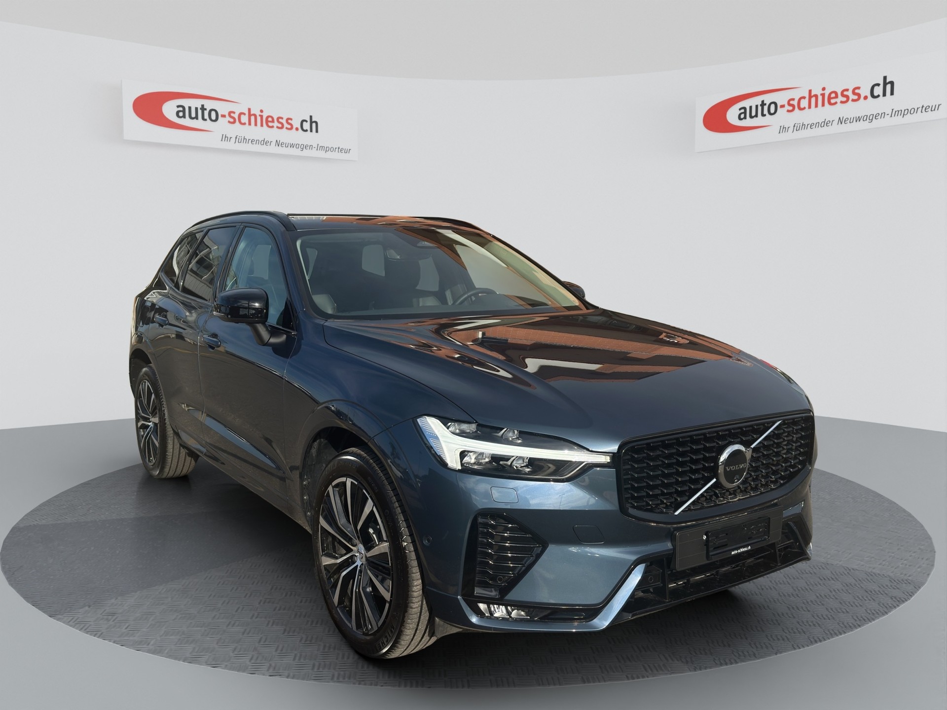 VOLVO XC60 B5 Benzin Mild Hybrid AWD Plus Dark Geartronic-image-0
