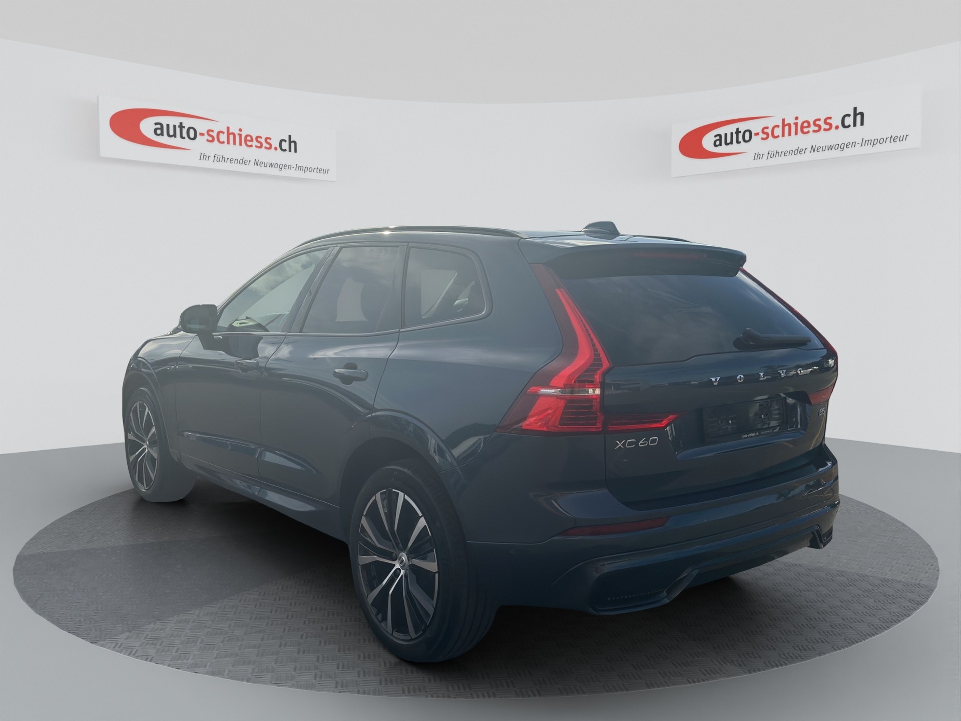 VOLVO XC60 B5 Benzin Mild Hybrid AWD Plus Dark Geartronic-image-9