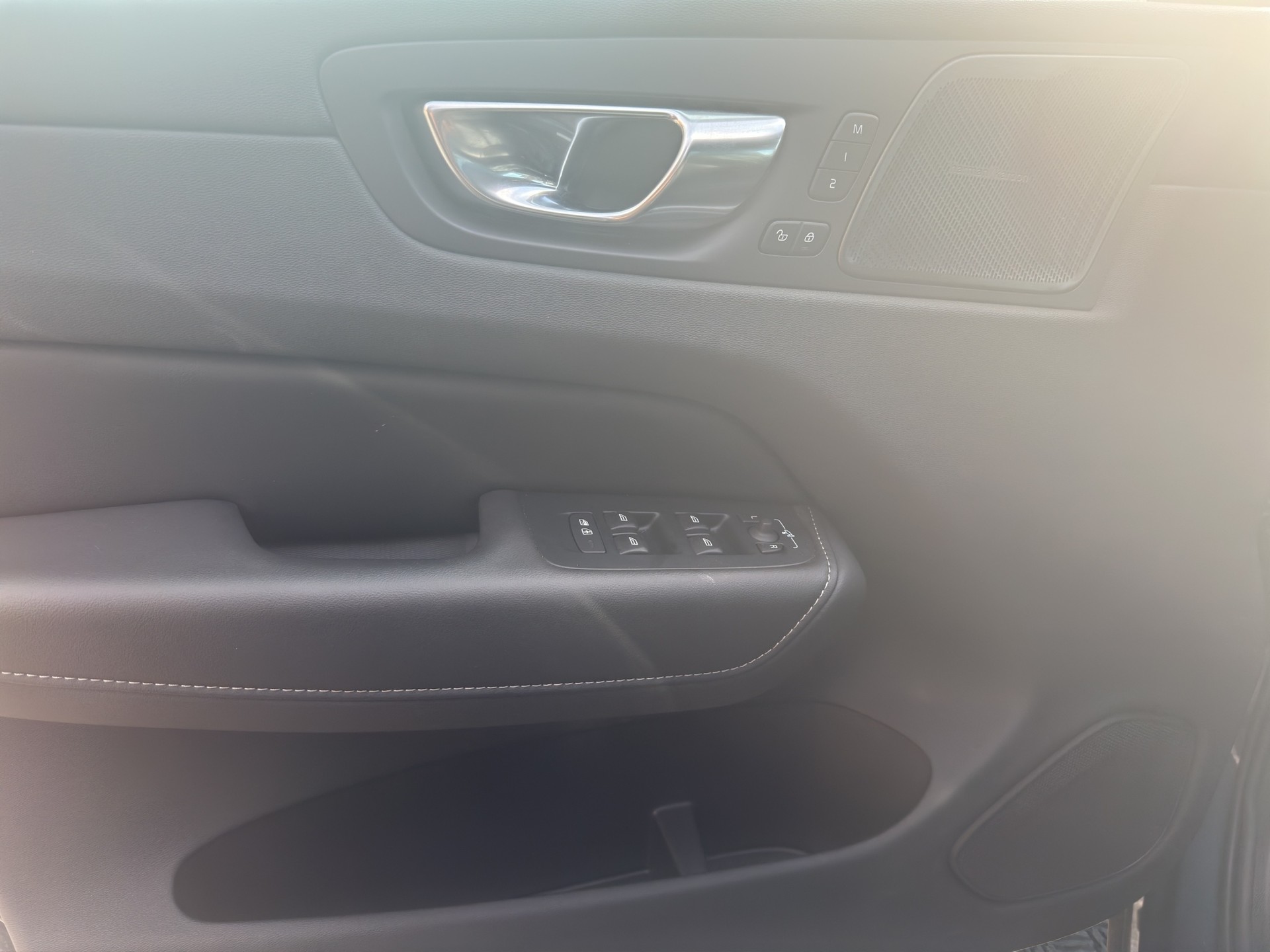 VOLVO XC60 B5 Benzin Mild Hybrid AWD Plus Dark Geartronic-image-6