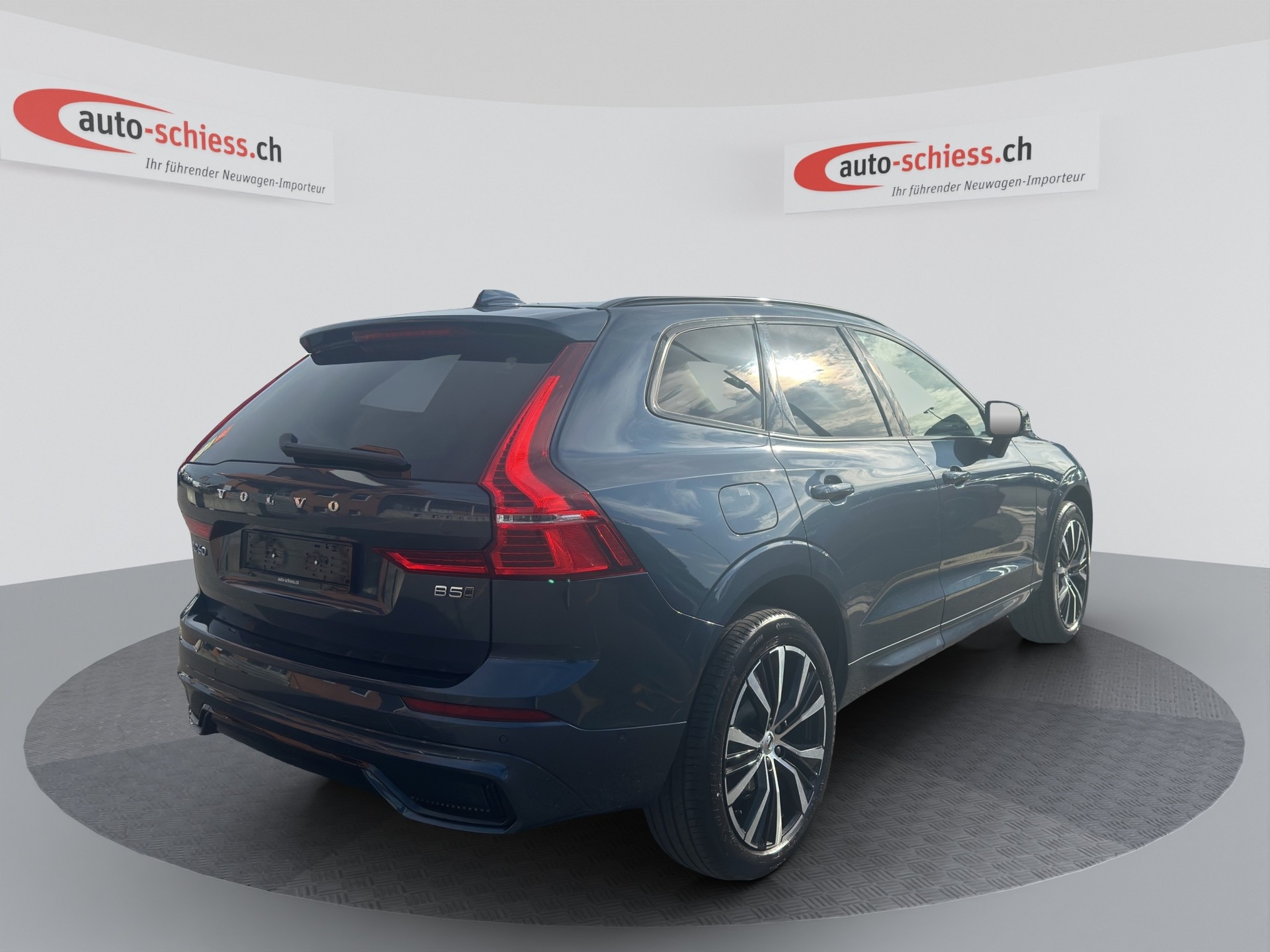 VOLVO XC60 B5 Benzin Mild Hybrid AWD Plus Dark Geartronic-image-11