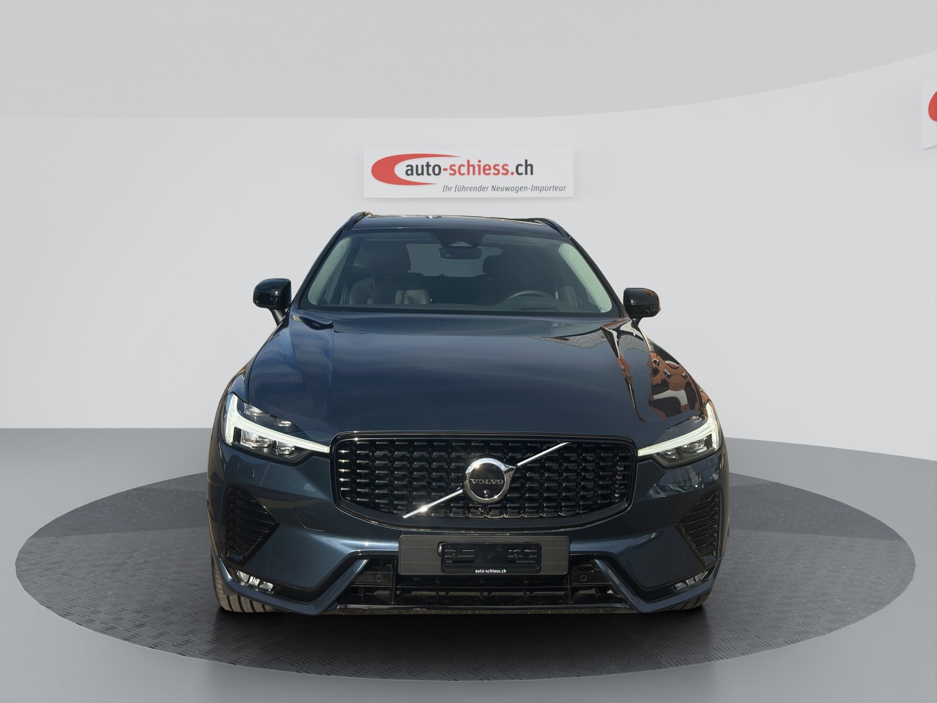 VOLVO XC60 B5 Benzin Mild Hybrid AWD Plus Dark Geartronic-image-2