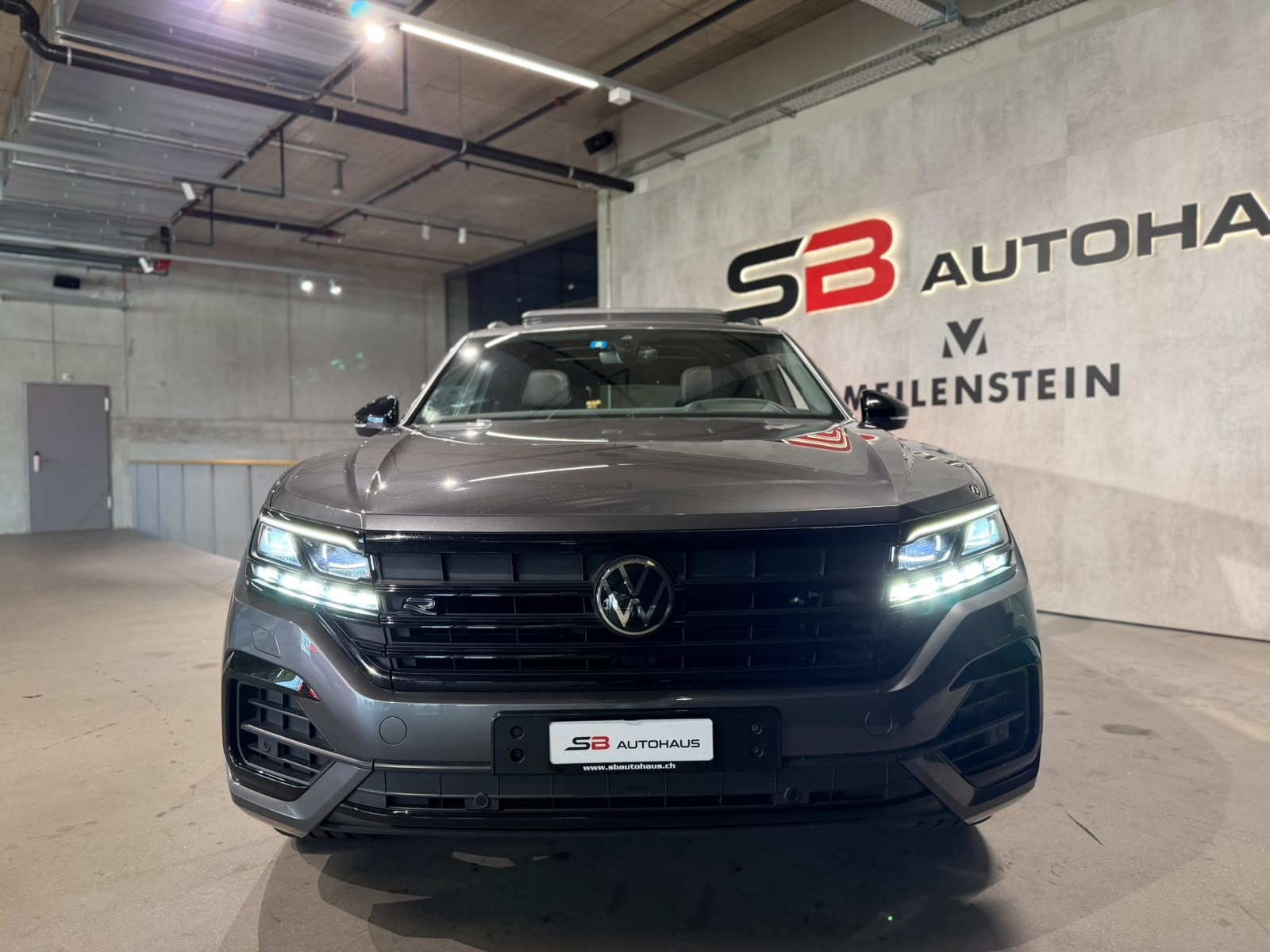 VW Touareg 3.0 TDI R Line Tiptronic-image-4