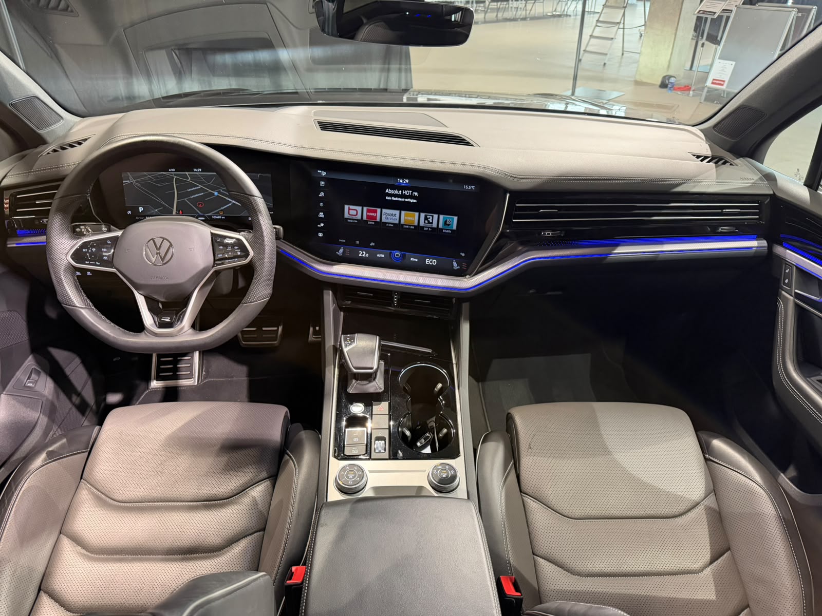 VW Touareg 3.0 TDI R Line Tiptronic-image-25