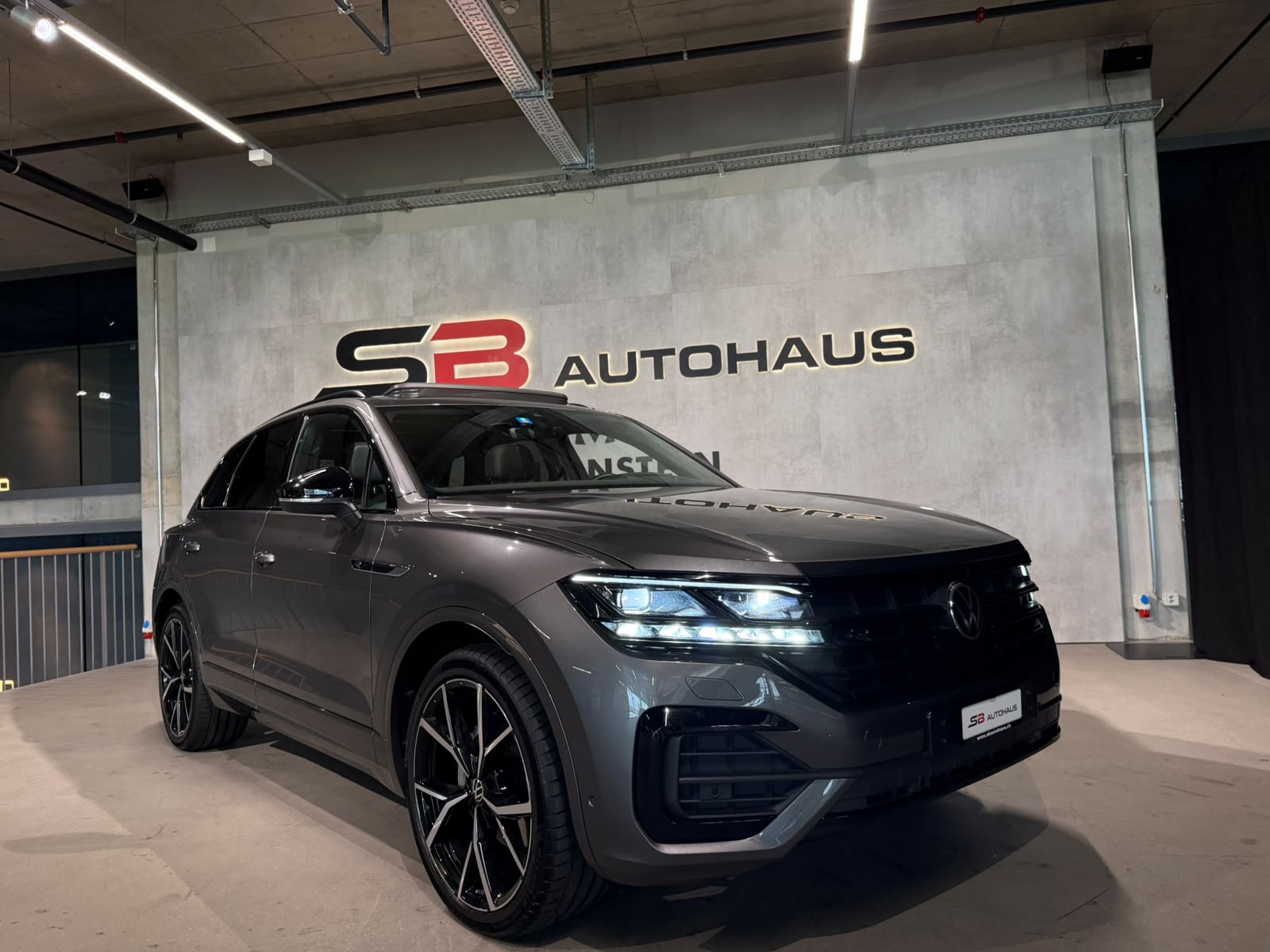 VW Touareg 3.0 TDI R Line Tiptronic-showroom-element-3