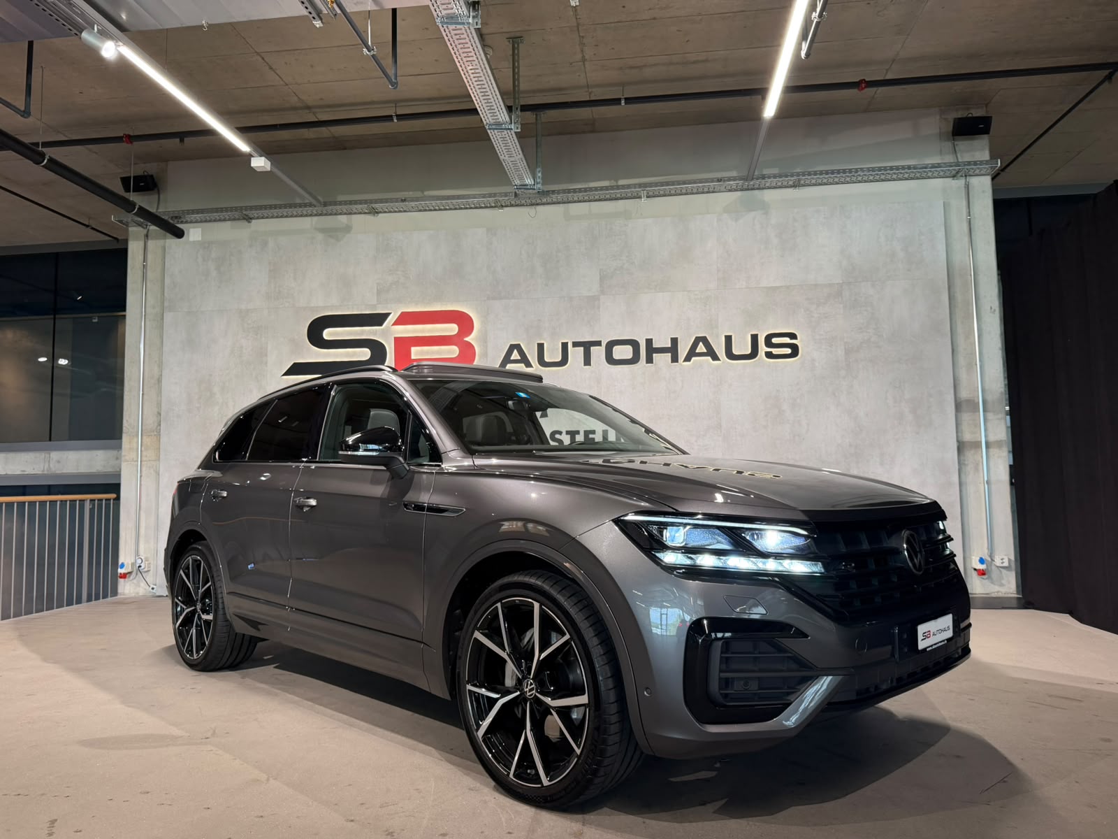 VW Touareg 3.0 TDI R Line Tiptronic-showroom-element-2