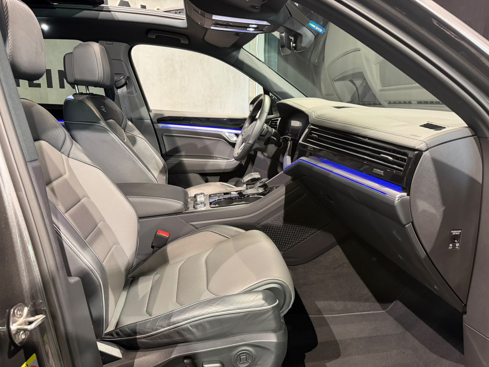 VW Touareg 3.0 TDI R Line Tiptronic-image-13