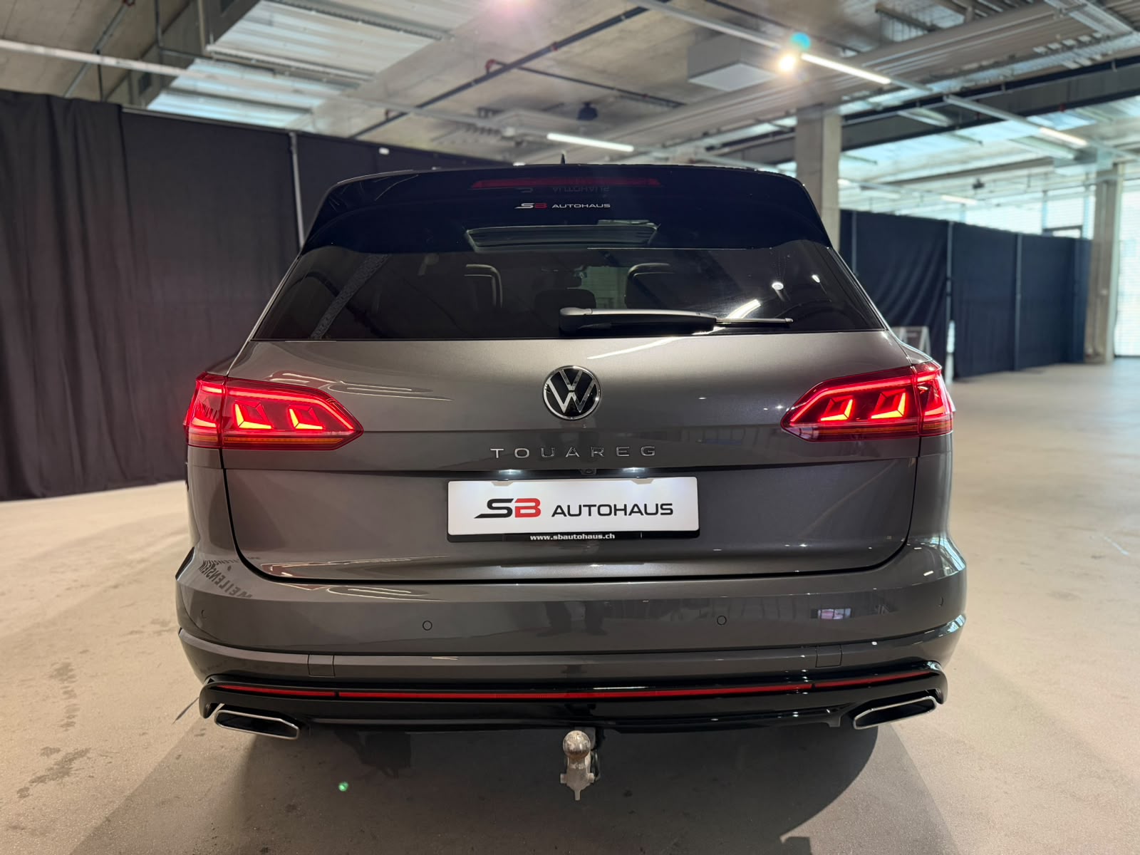 VW Touareg 3.0 TDI R Line Tiptronic-image-11