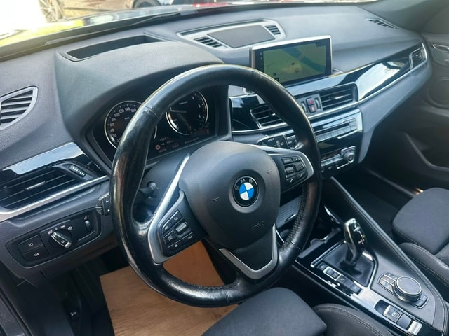 BMW X1 xDrive 18d Sport Line-image-10