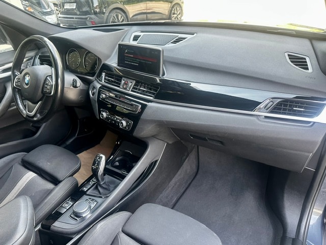 BMW X1 xDrive 18d Sport Line-image-12