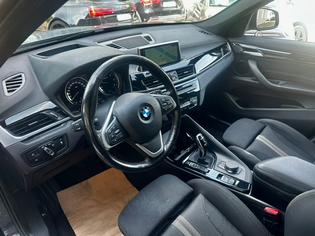 BMW X1 xDrive 18d Sport Line-image-9