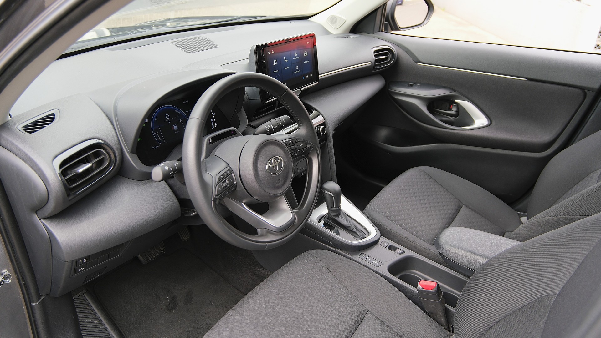 TOYOTA Yaris Cross 1.5 Trend e-CVT-image-2