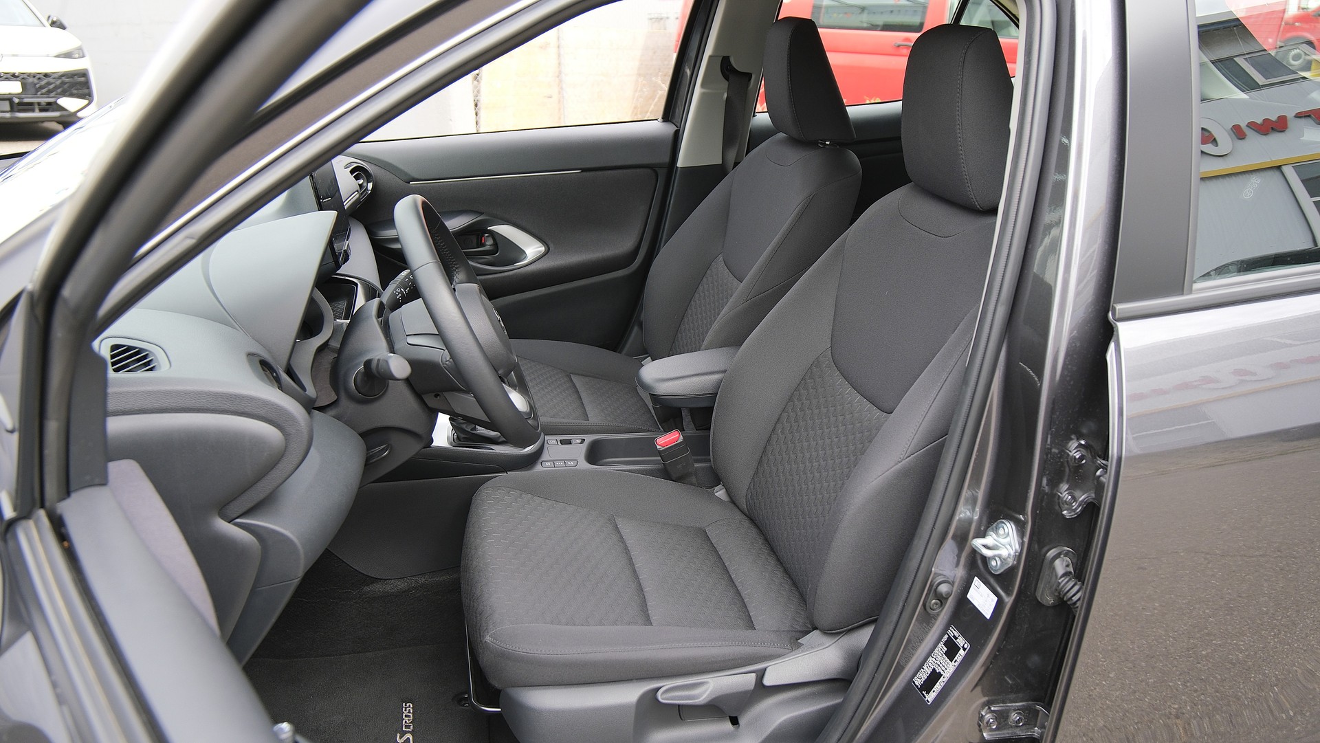 TOYOTA Yaris Cross 1.5 Trend e-CVT-image-3