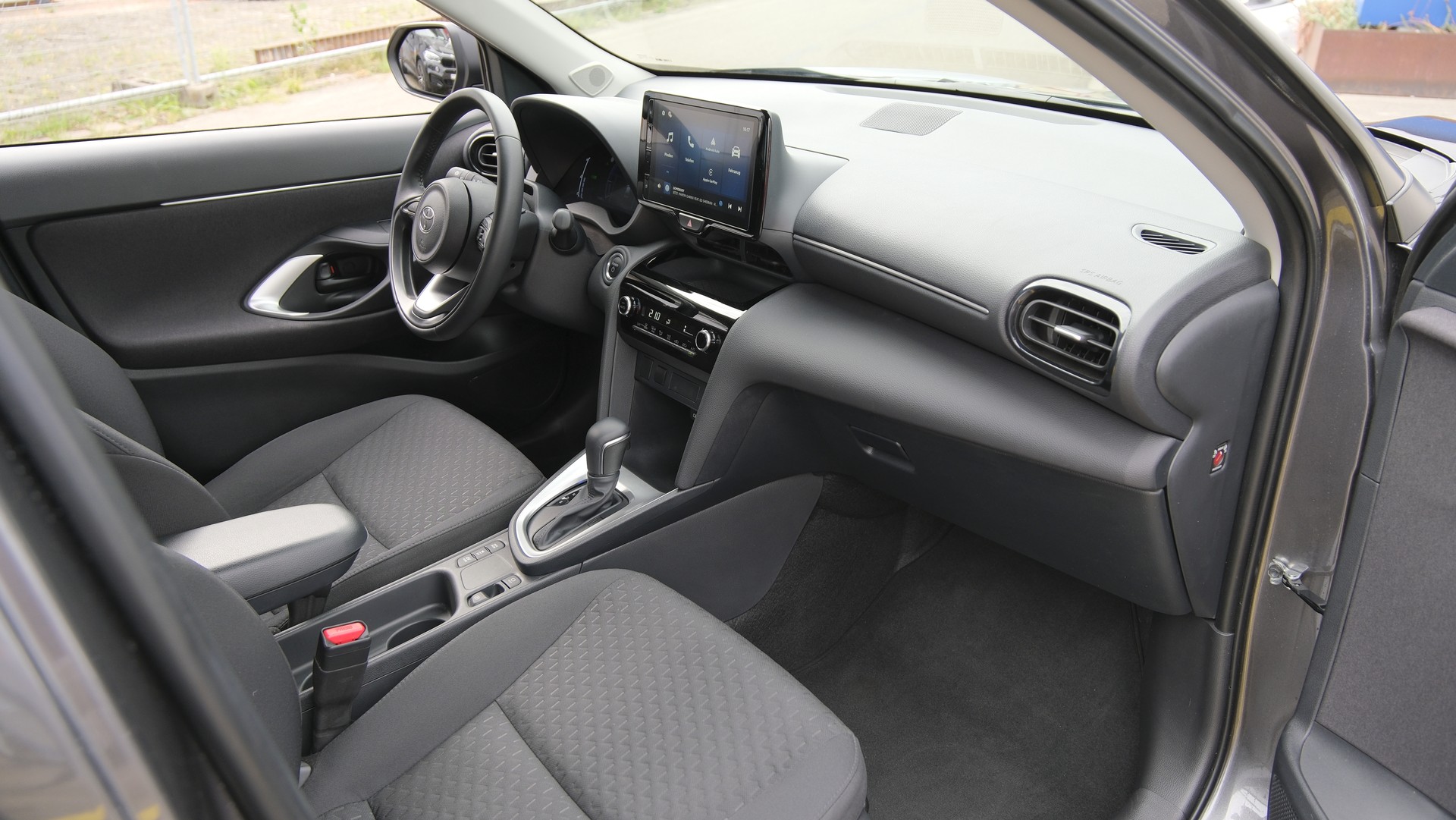 TOYOTA Yaris Cross 1.5 Trend e-CVT-image-12