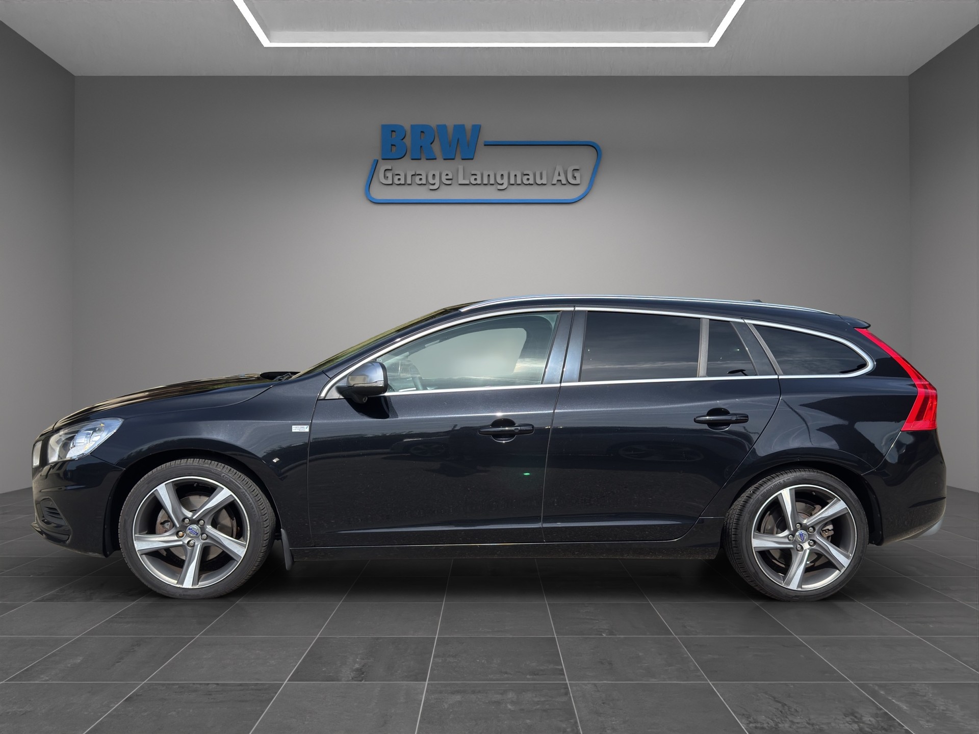 VOLVO V60 T4 R-Design Powershift-image-1