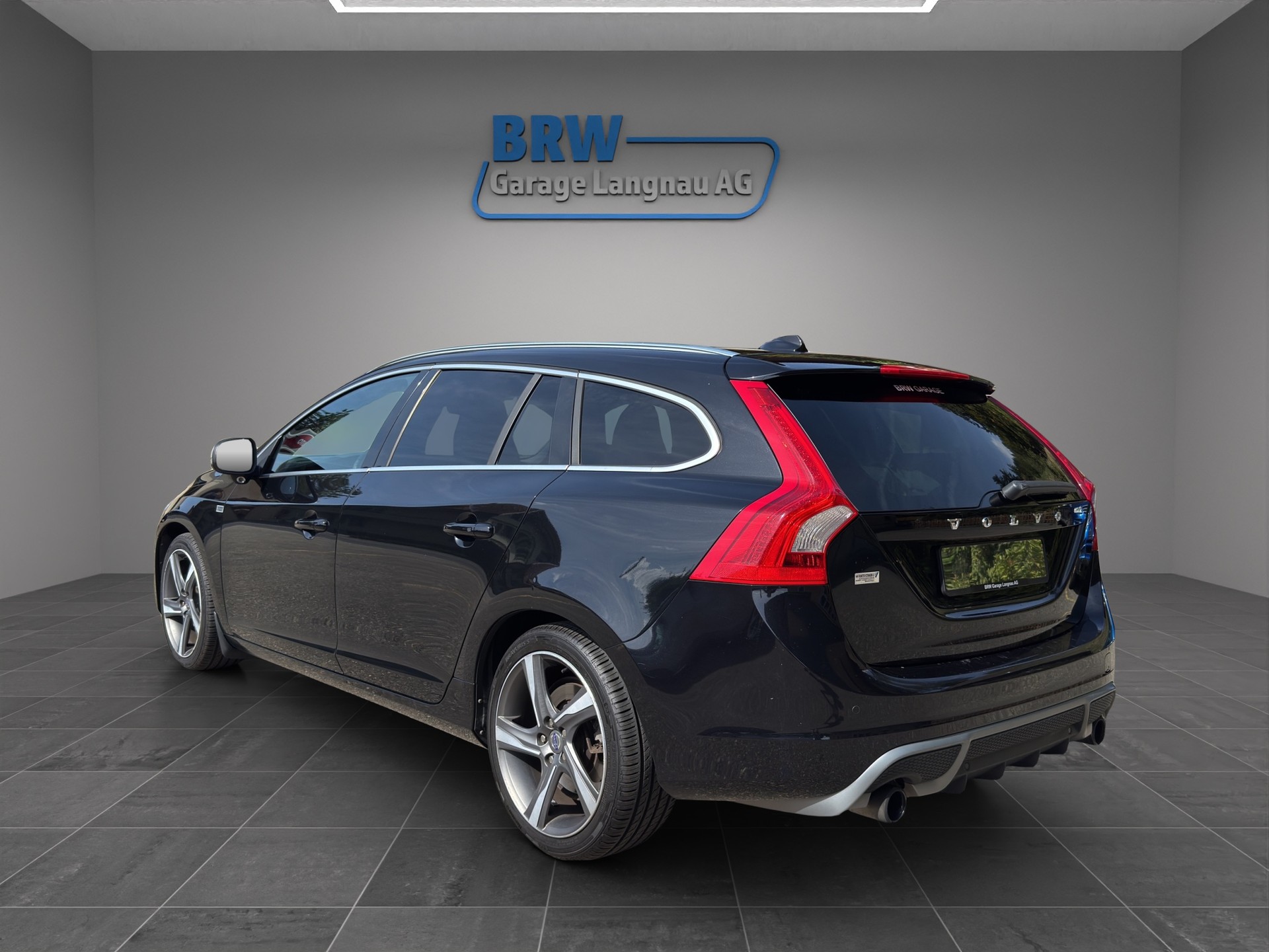 VOLVO V60 T4 R-Design Powershift-image-2