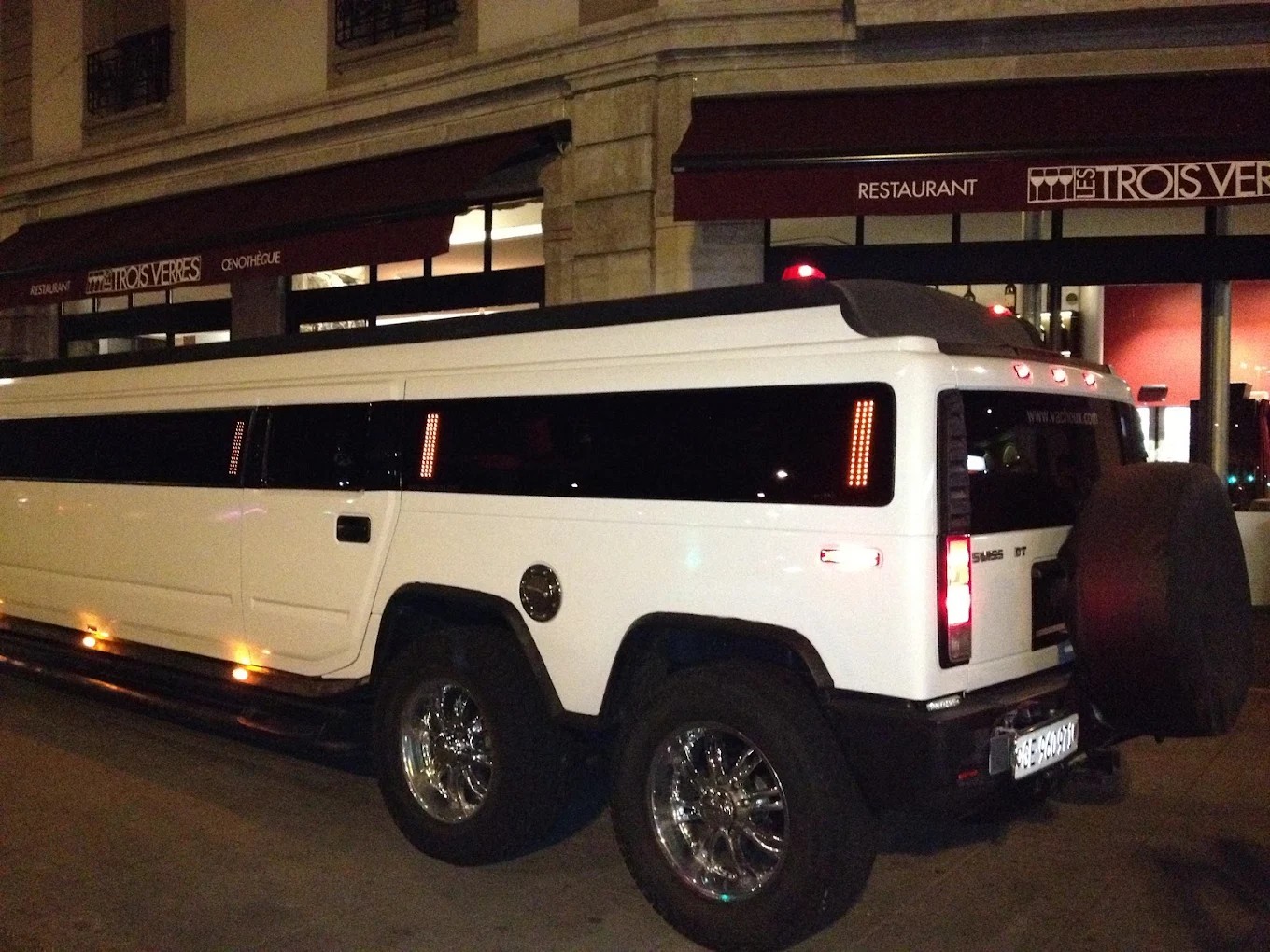 HUMMER Stretch Limousine 17 places-image-1