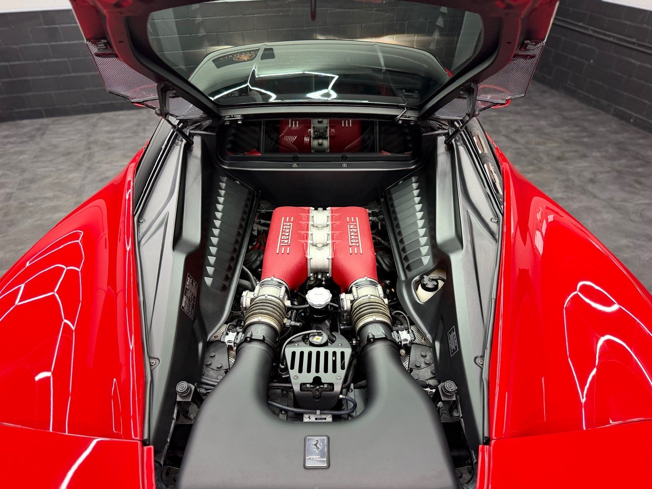 FERRARI 458 Italia 4.5 V8 | Racing Carbon Sitze | Carbon LED Lenkrad | Bicolor | Ferrari Servicegepflegt | Steinschlagschutzfolie-image-17