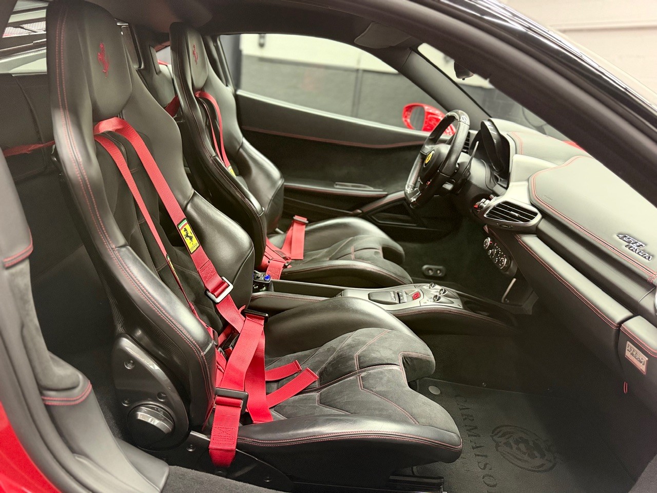 FERRARI 458 Italia 4.5 V8 | Racing Carbon Sitze | Carbon LED Lenkrad | Bicolor | Ferrari Servicegepflegt | Steinschlagschutzfolie-image-21