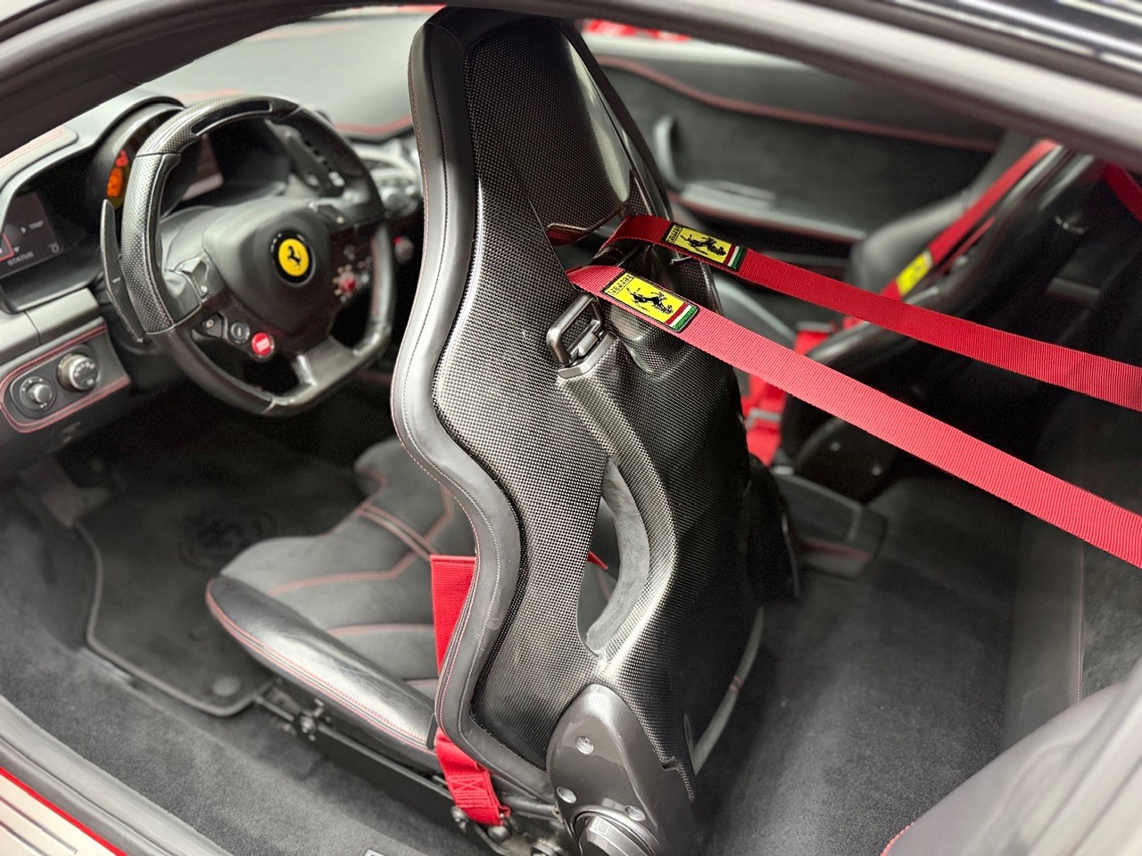 FERRARI 458 Italia 4.5 V8 | Racing Carbon Sitze | Carbon LED Lenkrad | Bicolor | Ferrari Servicegepflegt | Steinschlagschutzfolie-image-14
