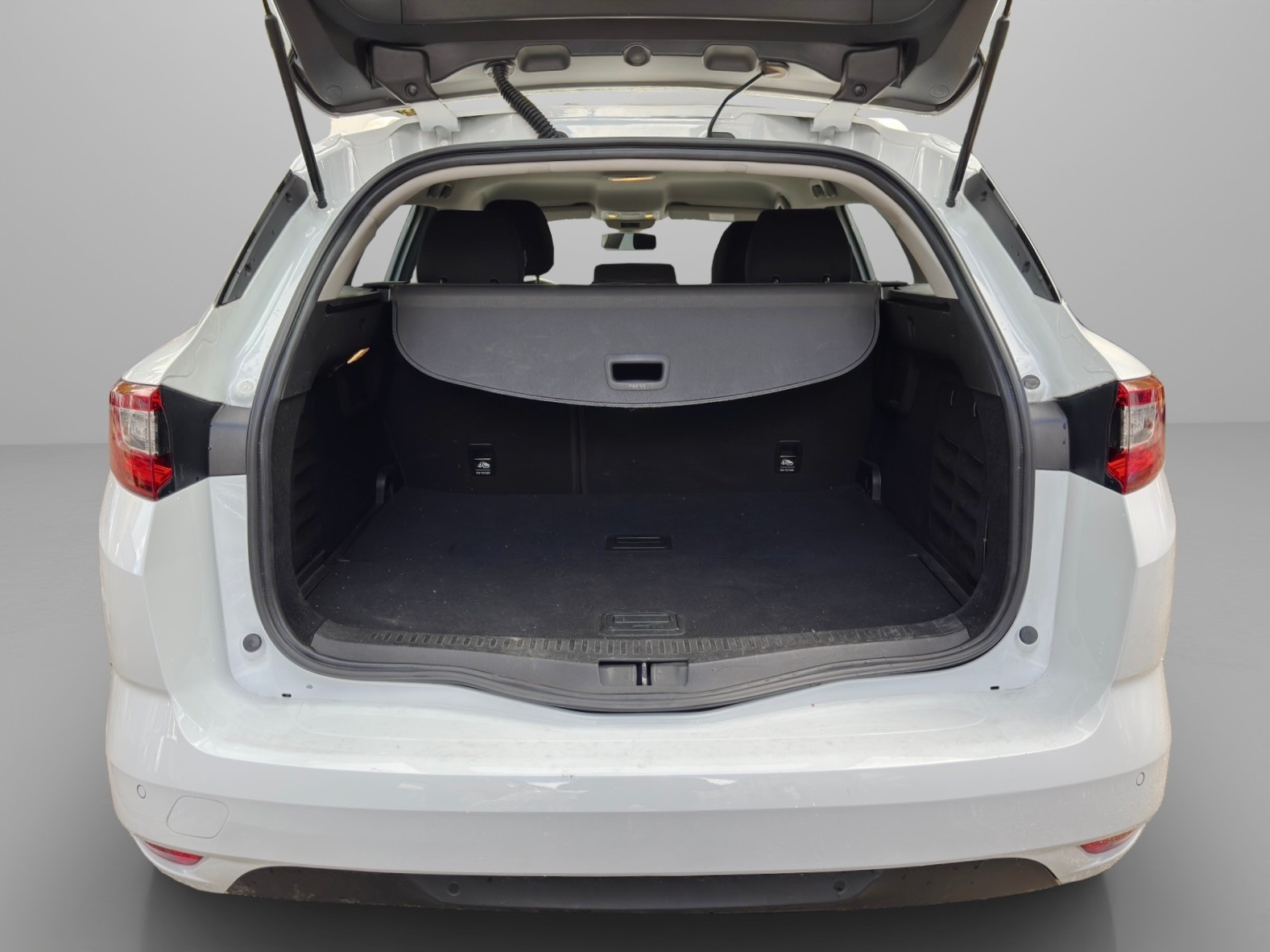 RENAULT Mégane Grandtour 1.5 dCi Business EDC-image-11