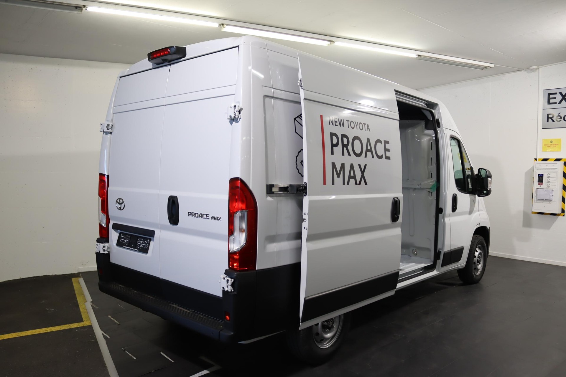 TOYOTA PROACE MAX Van 3.5 L2H2 2.2 D Active-image-2