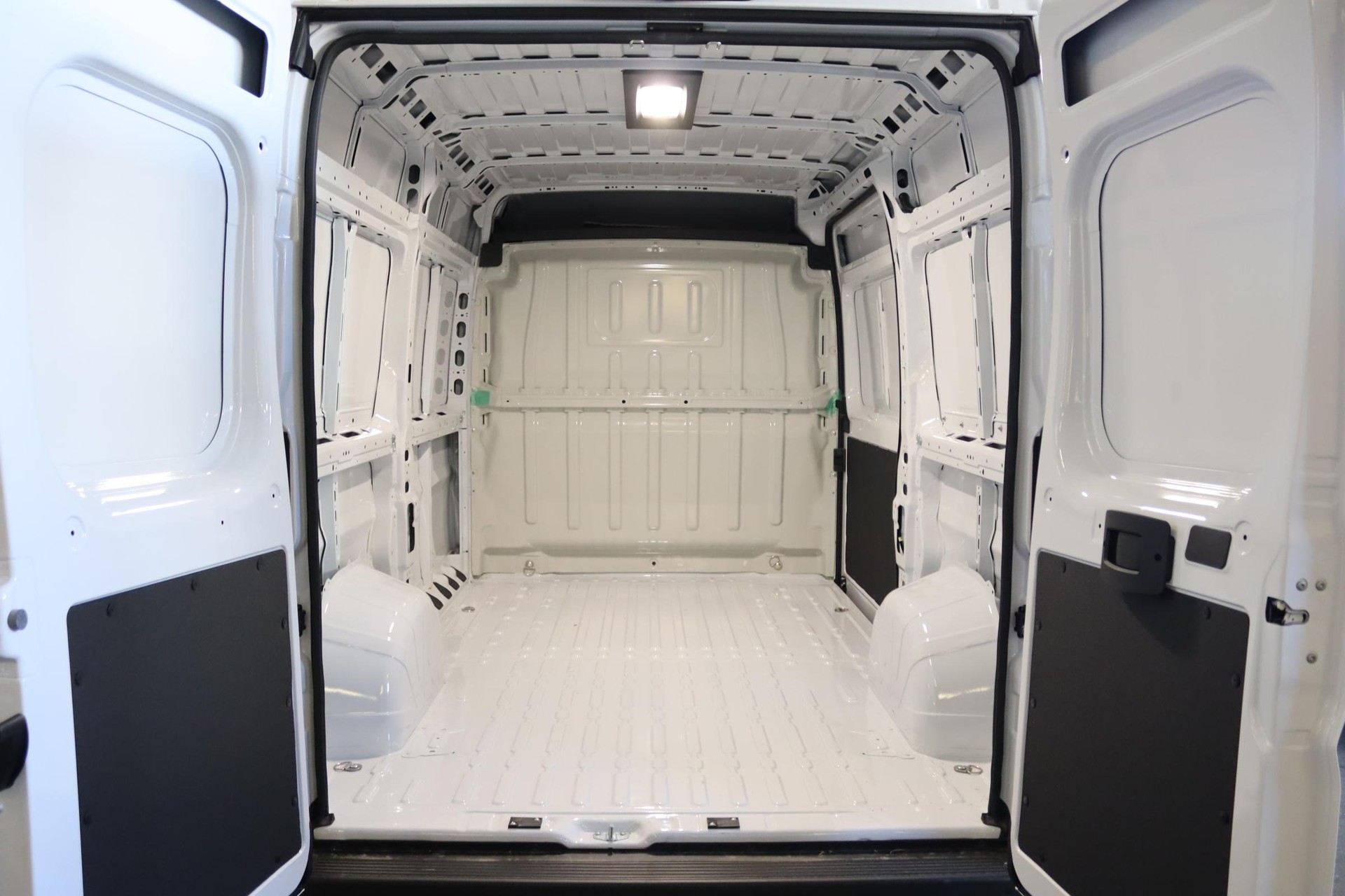 TOYOTA PROACE MAX Van 3.5 L2H2 2.2 D Active-image-8
