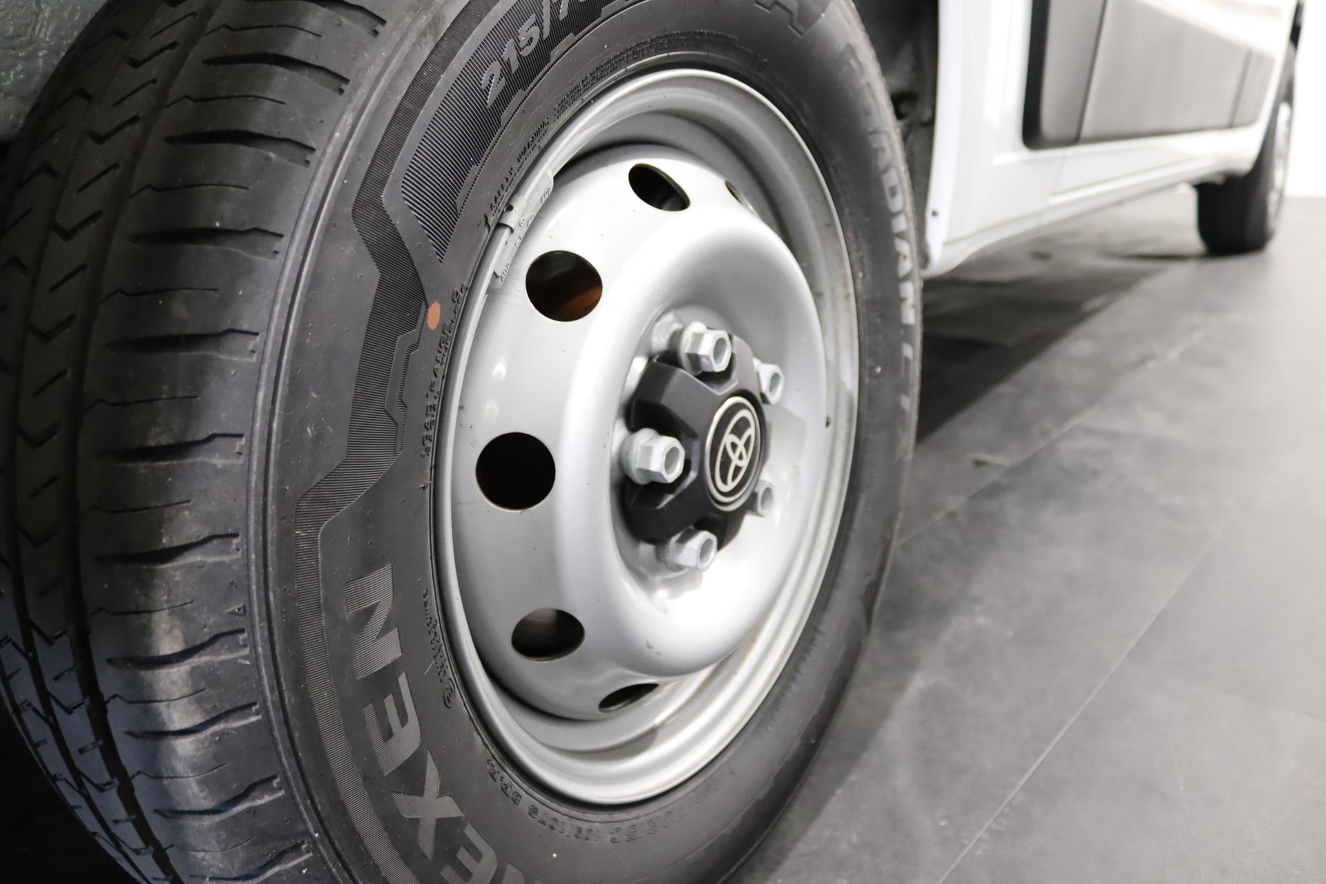TOYOTA PROACE MAX Van 3.5 L2H2 2.2 D Active-image-10