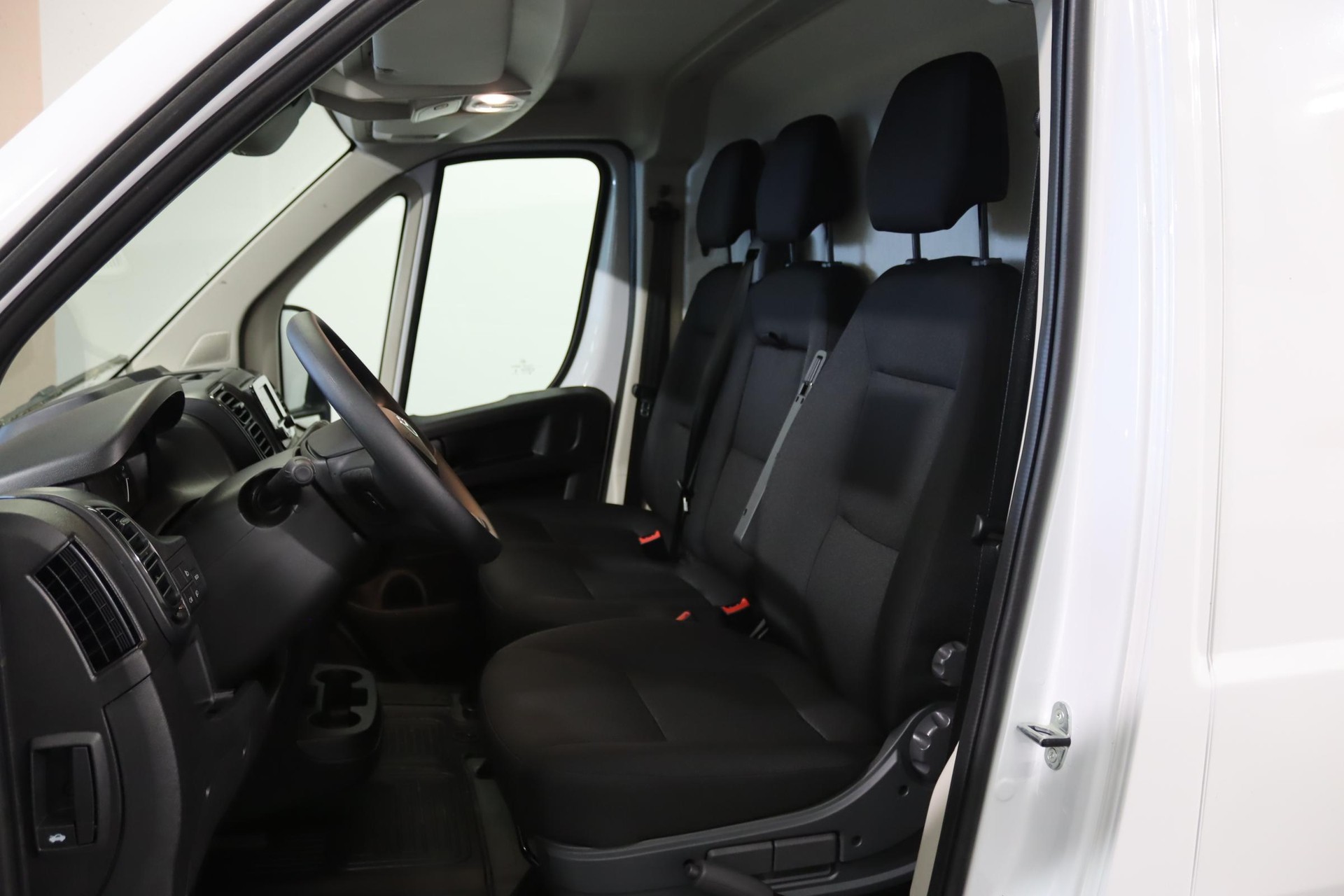 TOYOTA PROACE MAX Van 3.5 L2H2 2.2 D Active-image-3